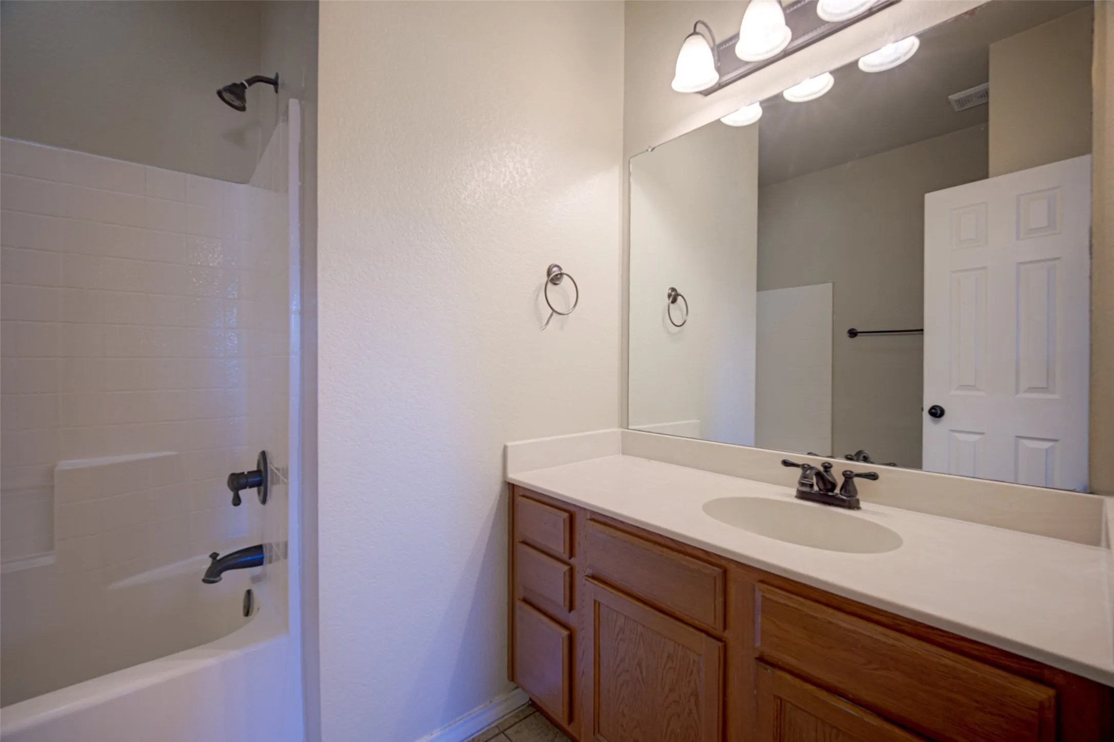 Duplex For Rent in Tarrant County , 1314 Piedmont Drive, Mansfield, Texas 76063, 3 Bedroom, 2 Bathroom, 2 Garage spaces, 1,222 Sqft, built in 2008, mls#21384359, Real Estate Agent in Mansfield, Homes For Rent in Tarrant county, Homes For Rent in Mansfield, Realtor in Mansfield Texas, Real Estate Brokerage Independent Realty Texas, Luminita Cordes Realtor