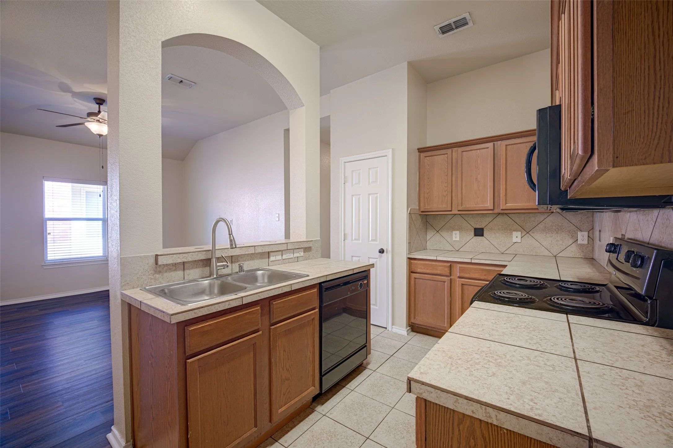 Duplex For Rent in Tarrant County , 1314 Piedmont Drive, Mansfield, Texas 76063, 3 Bedroom, 2 Bathroom, 2 Garage spaces, 1,222 Sqft, built in 2008, mls#21384359, Real Estate Agent in Mansfield, Homes For Rent in Tarrant county, Homes For Rent in Mansfield, Realtor in Mansfield Texas, Real Estate Brokerage Independent Realty Texas, Luminita Cordes Realtor