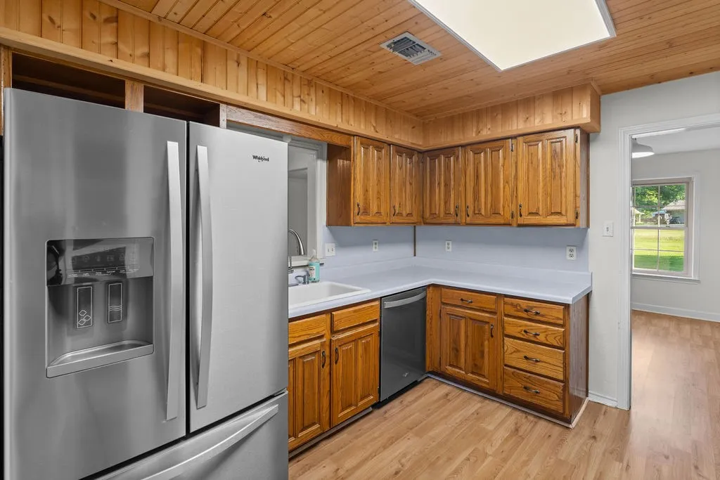 Single Family Residence For Sale in Hopkins County , 1620 College St Street, Sulphur Springs, Texas 75482, 3 Bedroom, 2 Bathroom, 2 Garage spaces, 2,117 Sqft, built in 1984, mls#21384835, Real Estate Agent in Sulphur Springs, Homes For Sale in Hopkins county, Homes For Sale in Sulphur Springs, Realtor in Sulphur Springs Texas, Real Estate Brokerage Independent Realty Texas, Luminita Cordes Realtor