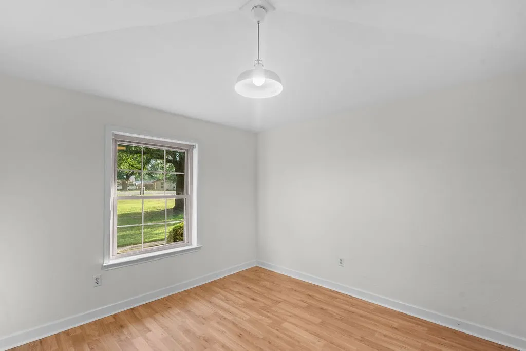 Single Family Residence For Sale in Hopkins County , 1620 College St Street, Sulphur Springs, Texas 75482, 3 Bedroom, 2 Bathroom, 2 Garage spaces, 2,117 Sqft, built in 1984, mls#21384835, Real Estate Agent in Sulphur Springs, Homes For Sale in Hopkins county, Homes For Sale in Sulphur Springs, Realtor in Sulphur Springs Texas, Real Estate Brokerage Independent Realty Texas, Luminita Cordes Realtor