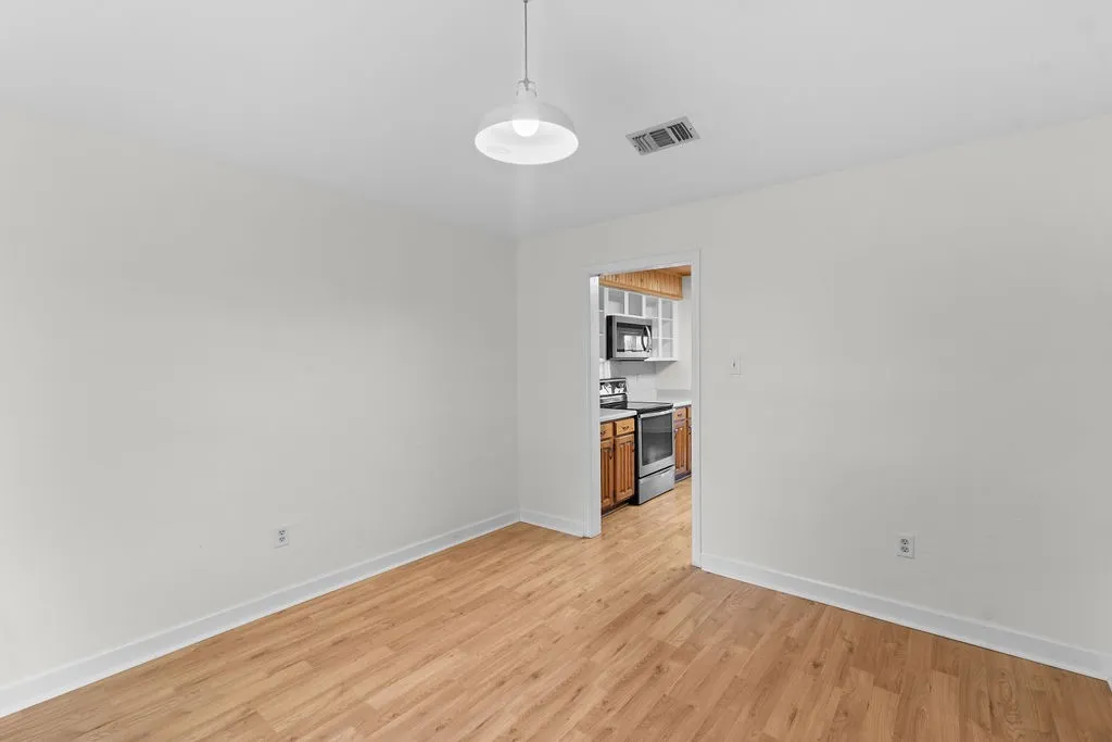 Single Family Residence For Sale in Hopkins County , 1620 College St Street, Sulphur Springs, Texas 75482, 3 Bedroom, 2 Bathroom, 2 Garage spaces, 2,117 Sqft, built in 1984, mls#21384835, Real Estate Agent in Sulphur Springs, Homes For Sale in Hopkins county, Homes For Sale in Sulphur Springs, Realtor in Sulphur Springs Texas, Real Estate Brokerage Independent Realty Texas, Luminita Cordes Realtor