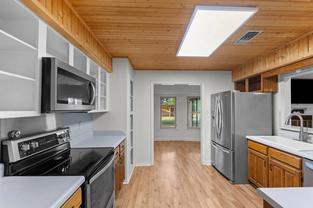 Single Family Residence For Sale in Hopkins County , 1620 College St Street, Sulphur Springs, Texas 75482, 3 Bedroom, 2 Bathroom, 2 Garage spaces, 2,117 Sqft, built in 1984, mls#21384835, Real Estate Agent in Sulphur Springs, Homes For Sale in Hopkins county, Homes For Sale in Sulphur Springs, Realtor in Sulphur Springs Texas, Real Estate Brokerage Independent Realty Texas, Luminita Cordes Realtor