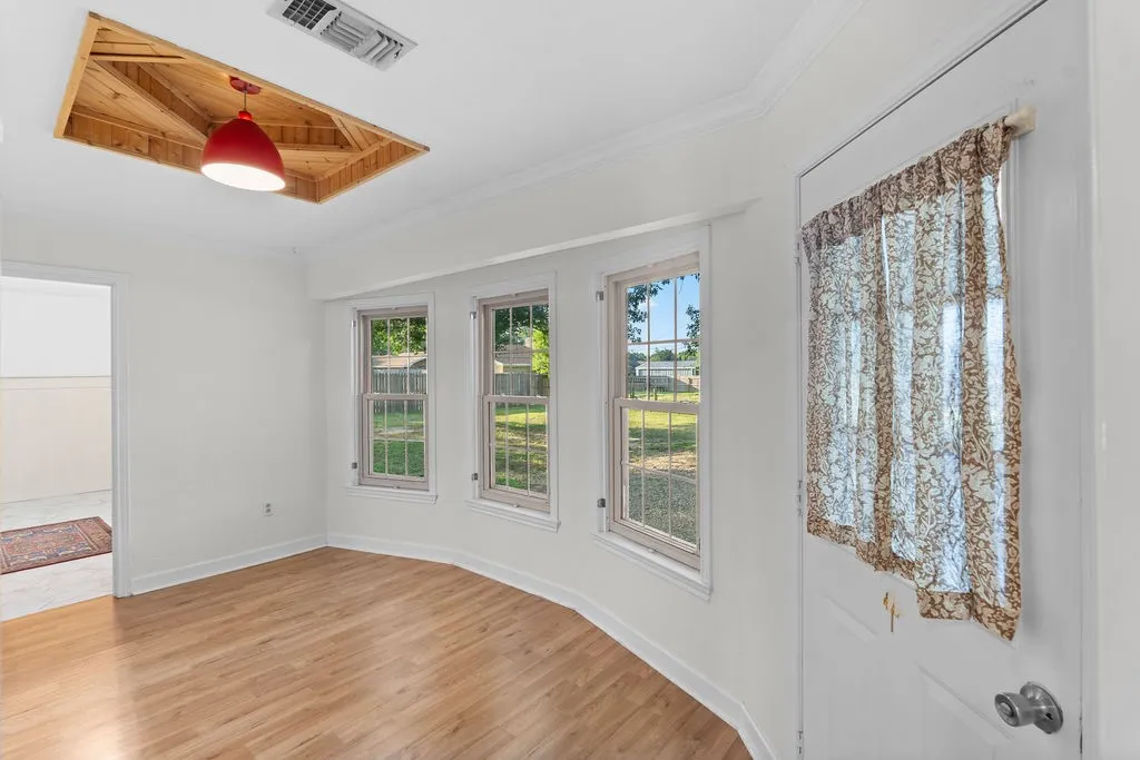 Single Family Residence For Sale in Hopkins County , 1620 College St Street, Sulphur Springs, Texas 75482, 3 Bedroom, 2 Bathroom, 2 Garage spaces, 2,117 Sqft, built in 1984, mls#21384835, Real Estate Agent in Sulphur Springs, Homes For Sale in Hopkins county, Homes For Sale in Sulphur Springs, Realtor in Sulphur Springs Texas, Real Estate Brokerage Independent Realty Texas, Luminita Cordes Realtor