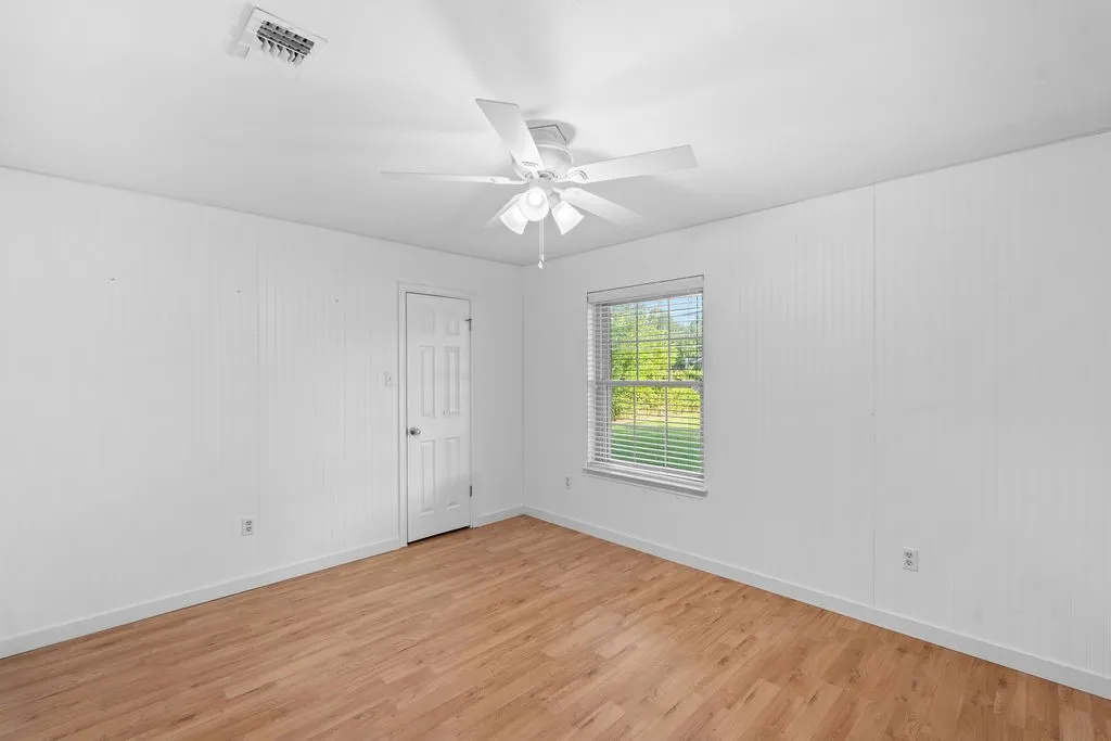 Single Family Residence For Sale in Hopkins County , 1620 College St Street, Sulphur Springs, Texas 75482, 3 Bedroom, 2 Bathroom, 2 Garage spaces, 2,117 Sqft, built in 1984, mls#21384835, Real Estate Agent in Sulphur Springs, Homes For Sale in Hopkins county, Homes For Sale in Sulphur Springs, Realtor in Sulphur Springs Texas, Real Estate Brokerage Independent Realty Texas, Luminita Cordes Realtor