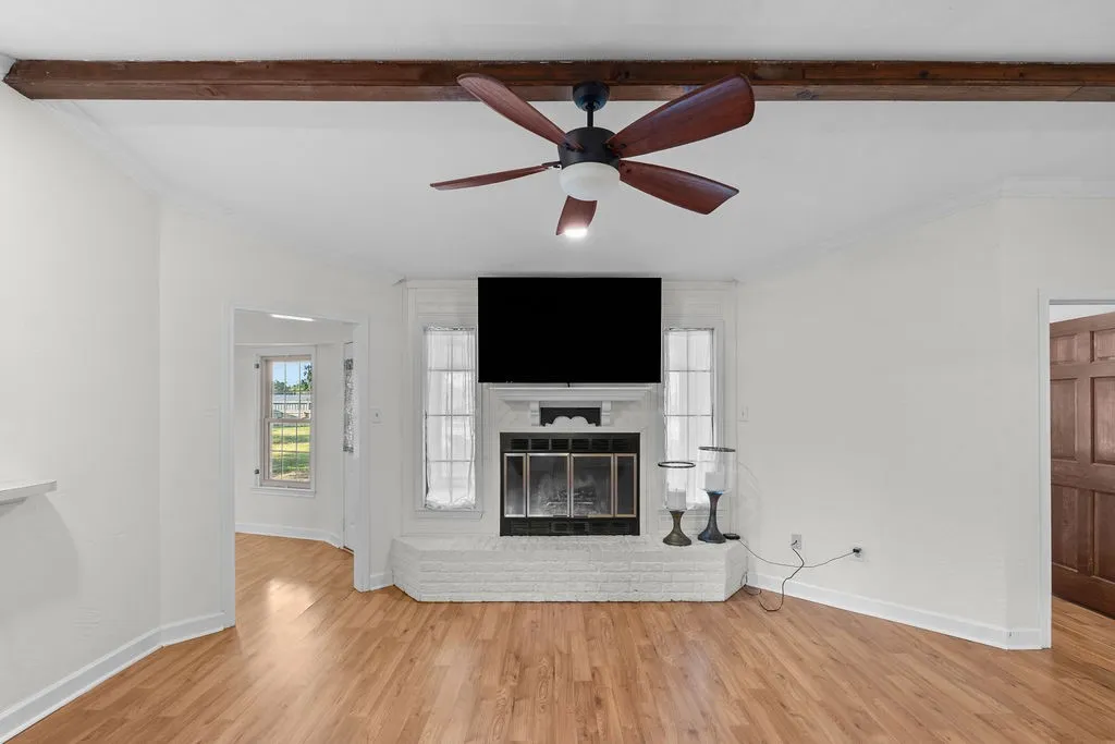Single Family Residence For Sale in Hopkins County , 1620 College St Street, Sulphur Springs, Texas 75482, 3 Bedroom, 2 Bathroom, 2 Garage spaces, 2,117 Sqft, built in 1984, mls#21384835, Real Estate Agent in Sulphur Springs, Homes For Sale in Hopkins county, Homes For Sale in Sulphur Springs, Realtor in Sulphur Springs Texas, Real Estate Brokerage Independent Realty Texas, Luminita Cordes Realtor