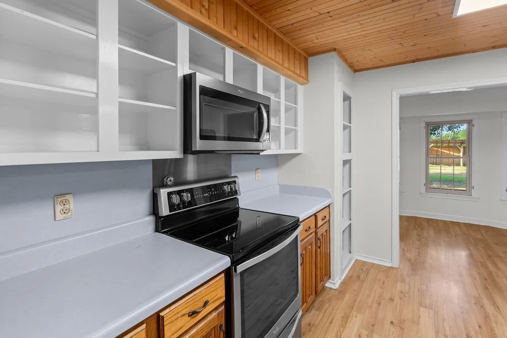 Single Family Residence For Sale in Hopkins County , 1620 College St Street, Sulphur Springs, Texas 75482, 3 Bedroom, 2 Bathroom, 2 Garage spaces, 2,117 Sqft, built in 1984, mls#21384835, Real Estate Agent in Sulphur Springs, Homes For Sale in Hopkins county, Homes For Sale in Sulphur Springs, Realtor in Sulphur Springs Texas, Real Estate Brokerage Independent Realty Texas, Luminita Cordes Realtor