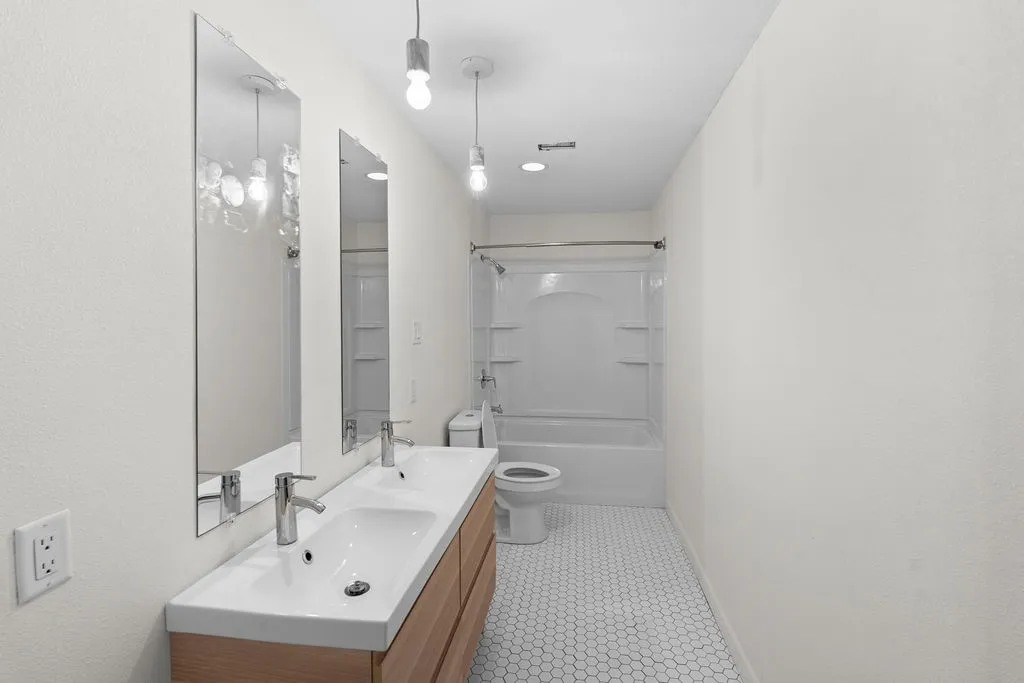 Single Family Residence For Sale in Hopkins County , 1620 College St Street, Sulphur Springs, Texas 75482, 3 Bedroom, 2 Bathroom, 2 Garage spaces, 2,117 Sqft, built in 1984, mls#21384835, Real Estate Agent in Sulphur Springs, Homes For Sale in Hopkins county, Homes For Sale in Sulphur Springs, Realtor in Sulphur Springs Texas, Real Estate Brokerage Independent Realty Texas, Luminita Cordes Realtor