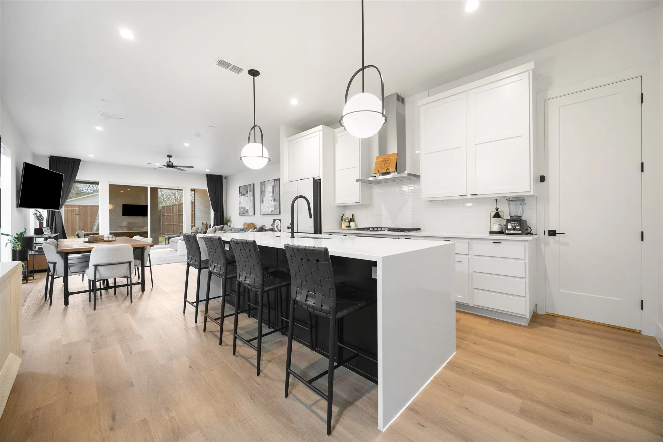 Townhouse For Rent in Dallas County , 416 Grandview Avenue, Dallas, Texas 75223, 3 Bedroom, 3 Bathroom, 2 Garage spaces, 2,135 Sqft, built in 2021, mls#21384838, Real Estate Agent in Dallas, Homes For Rent in Dallas county, Homes For Rent in Dallas, Realtor in Dallas Texas, Real Estate Brokerage Independent Realty Texas, Luminita Cordes Realtor