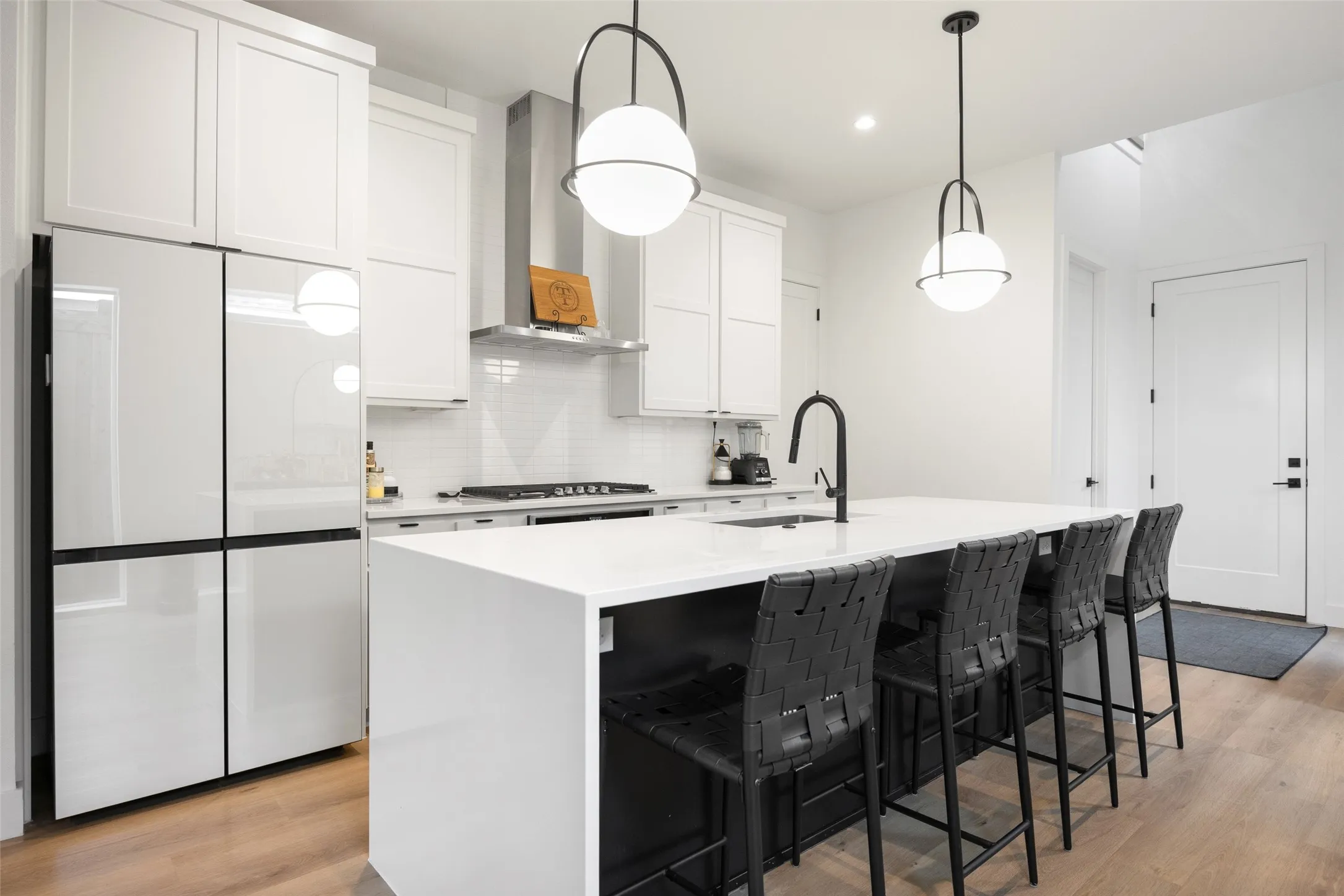 Townhouse For Rent in Dallas County , 416 Grandview Avenue, Dallas, Texas 75223, 3 Bedroom, 3 Bathroom, 2 Garage spaces, 2,135 Sqft, built in 2021, mls#21384838, Real Estate Agent in Dallas, Homes For Rent in Dallas county, Homes For Rent in Dallas, Realtor in Dallas Texas, Real Estate Brokerage Independent Realty Texas, Luminita Cordes Realtor
