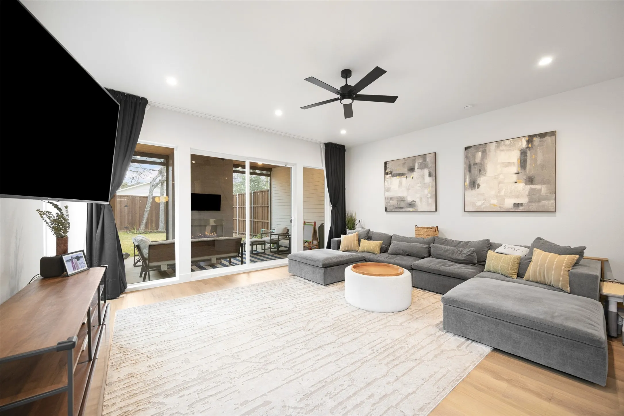 Townhouse For Rent in Dallas County , 416 Grandview Avenue, Dallas, Texas 75223, 3 Bedroom, 3 Bathroom, 2 Garage spaces, 2,135 Sqft, built in 2021, mls#21384838, Real Estate Agent in Dallas, Homes For Rent in Dallas county, Homes For Rent in Dallas, Realtor in Dallas Texas, Real Estate Brokerage Independent Realty Texas, Luminita Cordes Realtor
