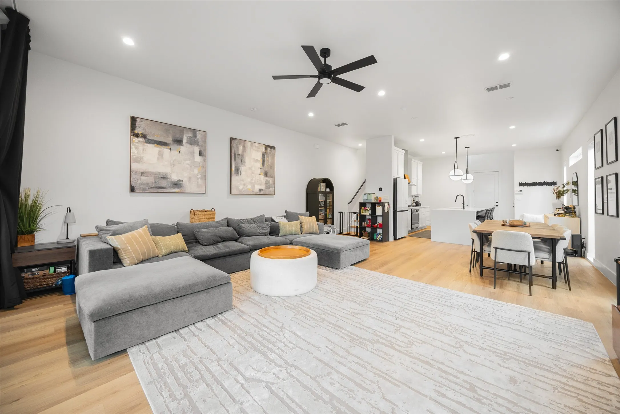 Townhouse For Rent in Dallas County , 416 Grandview Avenue, Dallas, Texas 75223, 3 Bedroom, 3 Bathroom, 2 Garage spaces, 2,135 Sqft, built in 2021, mls#21384838, Real Estate Agent in Dallas, Homes For Rent in Dallas county, Homes For Rent in Dallas, Realtor in Dallas Texas, Real Estate Brokerage Independent Realty Texas, Luminita Cordes Realtor