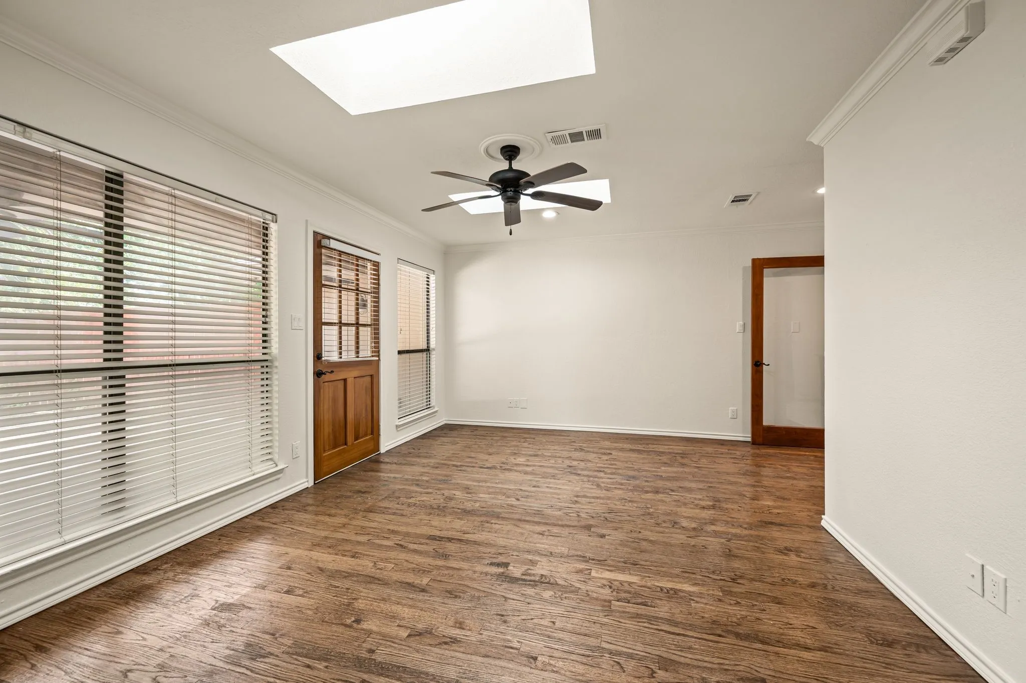 Single Family Residence For Sale in Dallas County , 628 Shadowcrest Lane, Coppell, Texas 75019, 4 Bedroom, 2 Bathroom, 2 Garage spaces, 2,294 Sqft, built in 1983, mls#21384420, Real Estate Agent in Coppell, Homes For Sale in Dallas county, Homes For Sale in Coppell, Realtor in Coppell Texas, Real Estate Brokerage Independent Realty Texas, Luminita Cordes Realtor