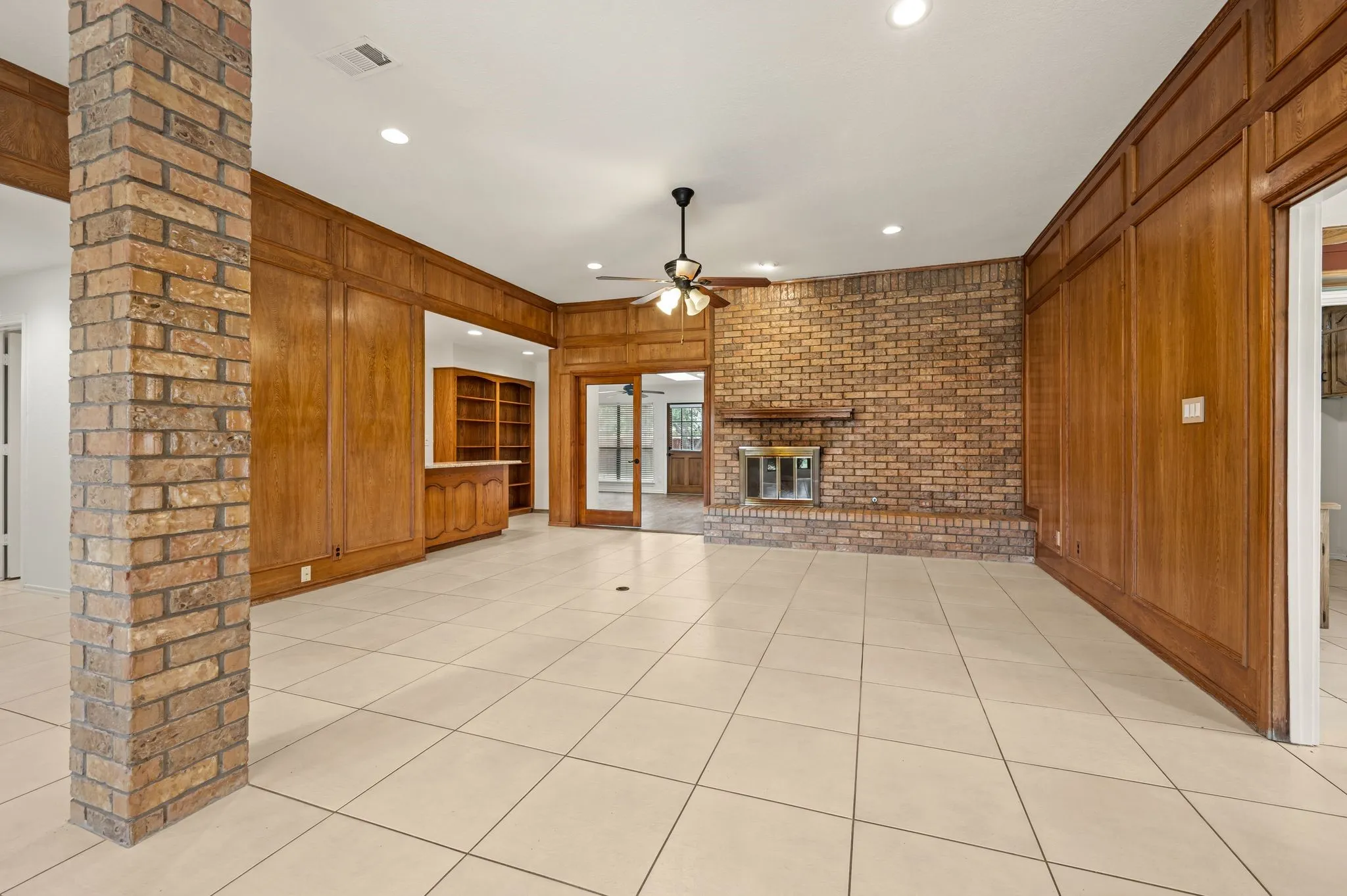 Single Family Residence For Sale in Dallas County , 628 Shadowcrest Lane, Coppell, Texas 75019, 4 Bedroom, 2 Bathroom, 2 Garage spaces, 2,294 Sqft, built in 1983, mls#21384420, Real Estate Agent in Coppell, Homes For Sale in Dallas county, Homes For Sale in Coppell, Realtor in Coppell Texas, Real Estate Brokerage Independent Realty Texas, Luminita Cordes Realtor