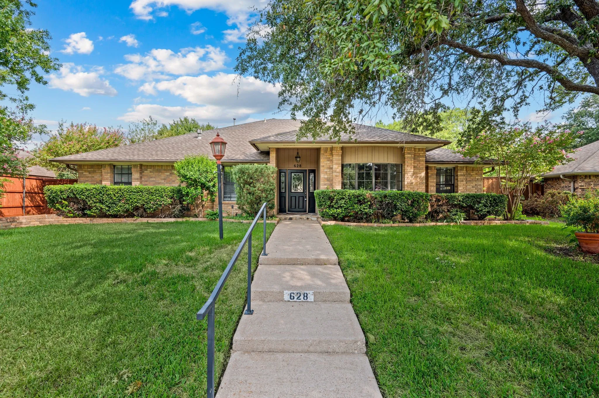 Single Family Residence For Sale in Dallas County , 628 Shadowcrest Lane, Coppell, Texas 75019, 4 Bedroom, 2 Bathroom, 2 Garage spaces, 2,294 Sqft, built in 1983, mls#21384420, Real Estate Agent in Coppell, Homes For Sale in Dallas county, Homes For Sale in Coppell, Realtor in Coppell Texas, Real Estate Brokerage Independent Realty Texas, Luminita Cordes Realtor