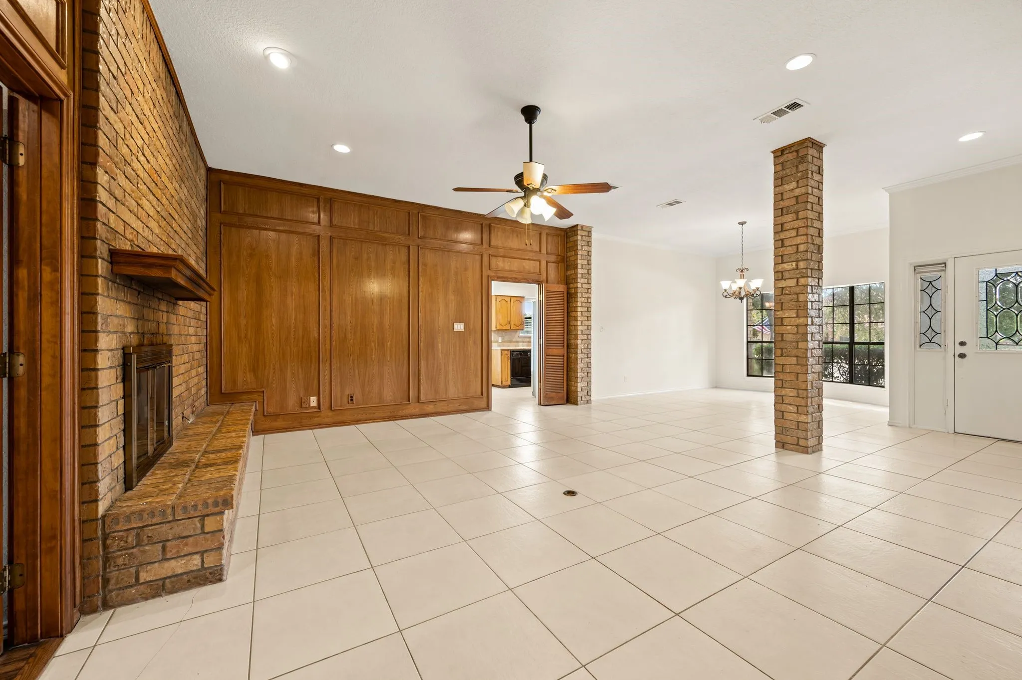 Single Family Residence For Sale in Dallas County , 628 Shadowcrest Lane, Coppell, Texas 75019, 4 Bedroom, 2 Bathroom, 2 Garage spaces, 2,294 Sqft, built in 1983, mls#21384420, Real Estate Agent in Coppell, Homes For Sale in Dallas county, Homes For Sale in Coppell, Realtor in Coppell Texas, Real Estate Brokerage Independent Realty Texas, Luminita Cordes Realtor