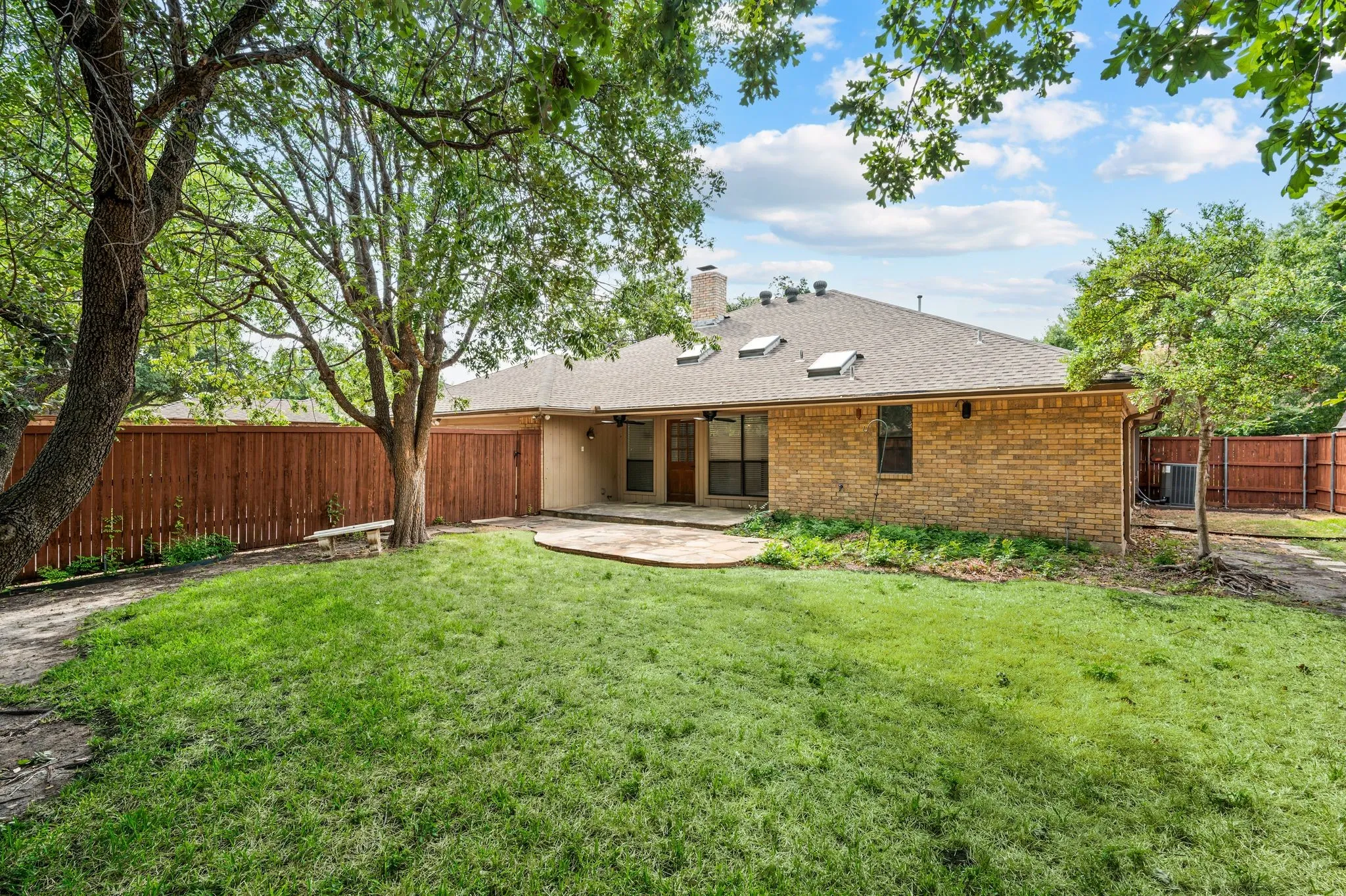 Single Family Residence For Sale in Dallas County , 628 Shadowcrest Lane, Coppell, Texas 75019, 4 Bedroom, 2 Bathroom, 2 Garage spaces, 2,294 Sqft, built in 1983, mls#21384420, Real Estate Agent in Coppell, Homes For Sale in Dallas county, Homes For Sale in Coppell, Realtor in Coppell Texas, Real Estate Brokerage Independent Realty Texas, Luminita Cordes Realtor