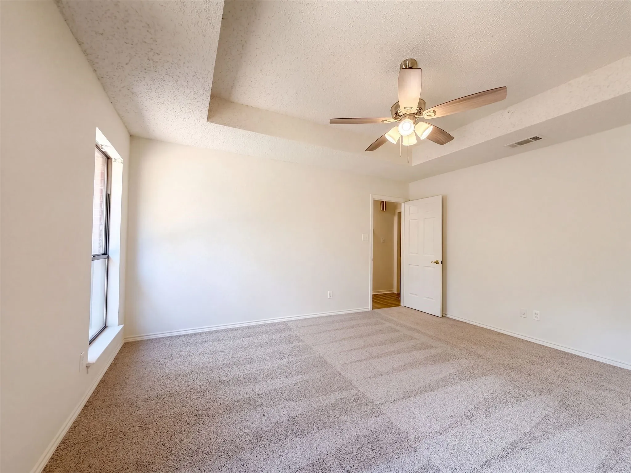 Single Family Residence For Sale in Tarrant County , 5126 Eagle Nest Drive, Arlington, Texas 76017, 3 Bedroom, 2 Bathroom, 2 Garage spaces, 1,669 Sqft, built in 1980, mls#21384842, Real Estate Agent in Arlington, Homes For Sale in Tarrant county, Homes For Sale in Arlington, Realtor in Arlington Texas, Real Estate Brokerage Independent Realty Texas, Luminita Cordes Realtor