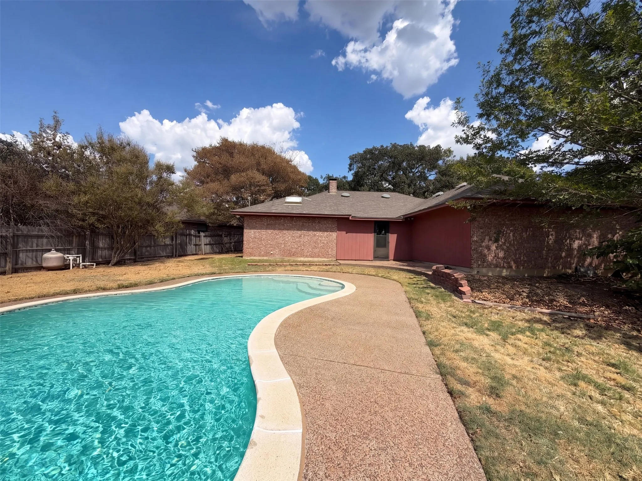 Single Family Residence For Sale in Tarrant County , 5126 Eagle Nest Drive, Arlington, Texas 76017, 3 Bedroom, 2 Bathroom, 2 Garage spaces, 1,669 Sqft, built in 1980, mls#21384842, Real Estate Agent in Arlington, Homes For Sale in Tarrant county, Homes For Sale in Arlington, Realtor in Arlington Texas, Real Estate Brokerage Independent Realty Texas, Luminita Cordes Realtor