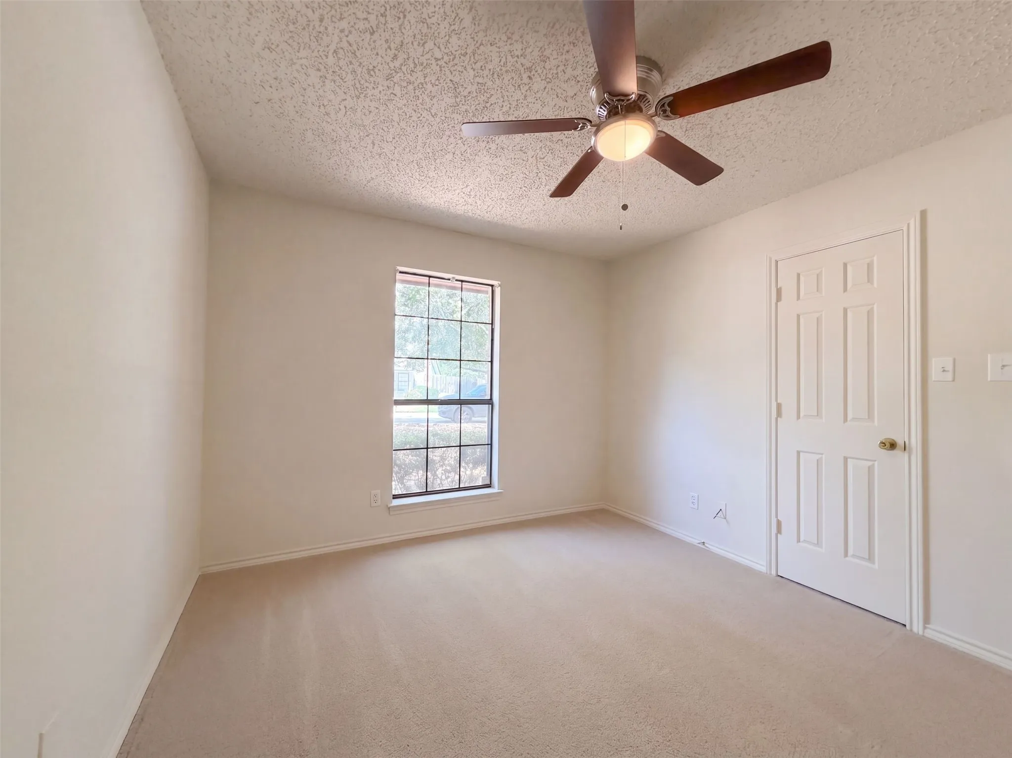 Single Family Residence For Sale in Tarrant County , 5126 Eagle Nest Drive, Arlington, Texas 76017, 3 Bedroom, 2 Bathroom, 2 Garage spaces, 1,669 Sqft, built in 1980, mls#21384842, Real Estate Agent in Arlington, Homes For Sale in Tarrant county, Homes For Sale in Arlington, Realtor in Arlington Texas, Real Estate Brokerage Independent Realty Texas, Luminita Cordes Realtor