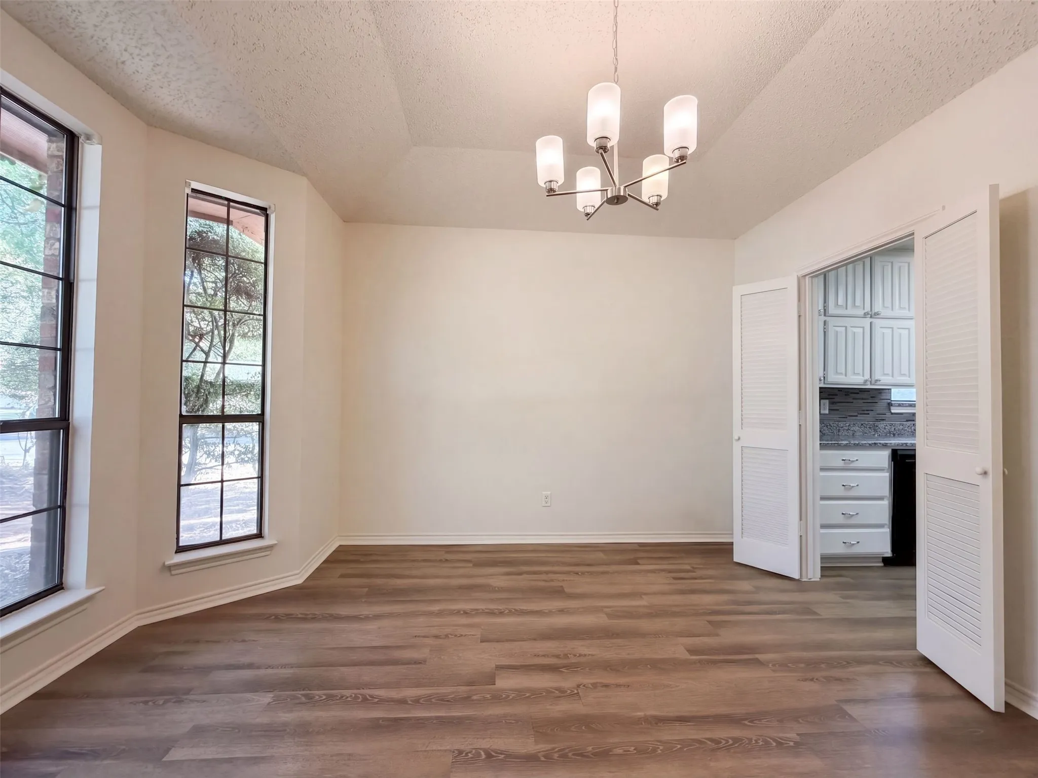 Single Family Residence For Sale in Tarrant County , 5126 Eagle Nest Drive, Arlington, Texas 76017, 3 Bedroom, 2 Bathroom, 2 Garage spaces, 1,669 Sqft, built in 1980, mls#21384842, Real Estate Agent in Arlington, Homes For Sale in Tarrant county, Homes For Sale in Arlington, Realtor in Arlington Texas, Real Estate Brokerage Independent Realty Texas, Luminita Cordes Realtor