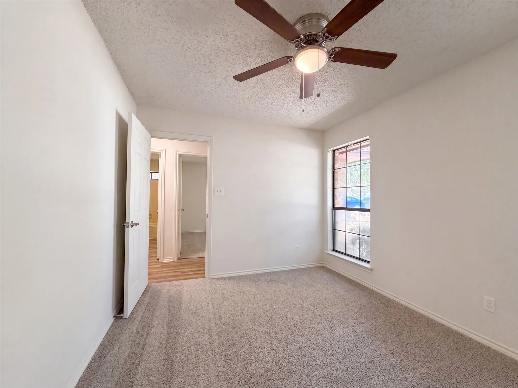 Single Family Residence For Sale in Tarrant County , 5126 Eagle Nest Drive, Arlington, Texas 76017, 3 Bedroom, 2 Bathroom, 2 Garage spaces, 1,669 Sqft, built in 1980, mls#21384842, Real Estate Agent in Arlington, Homes For Sale in Tarrant county, Homes For Sale in Arlington, Realtor in Arlington Texas, Real Estate Brokerage Independent Realty Texas, Luminita Cordes Realtor