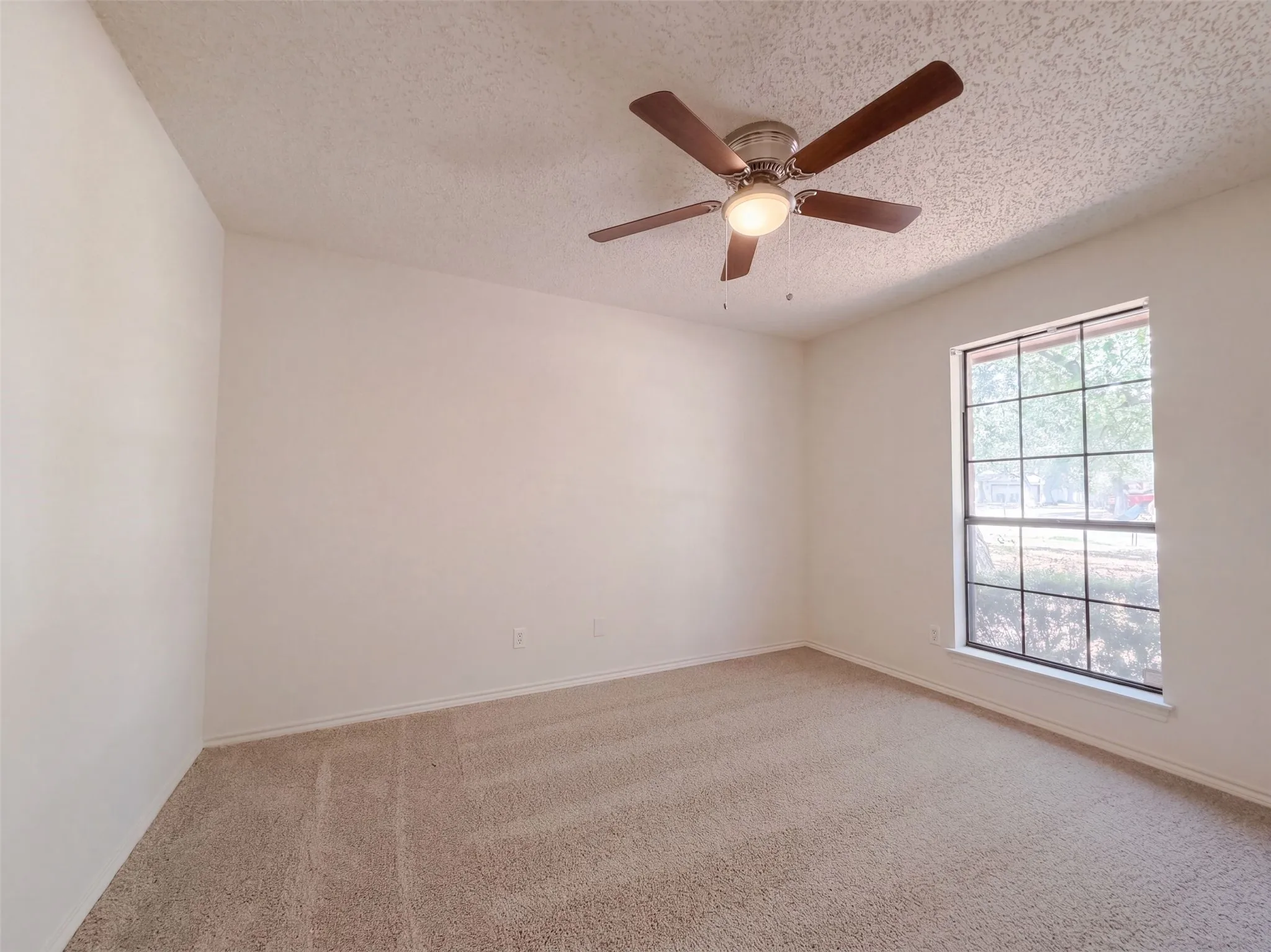 Single Family Residence For Sale in Tarrant County , 5126 Eagle Nest Drive, Arlington, Texas 76017, 3 Bedroom, 2 Bathroom, 2 Garage spaces, 1,669 Sqft, built in 1980, mls#21384842, Real Estate Agent in Arlington, Homes For Sale in Tarrant county, Homes For Sale in Arlington, Realtor in Arlington Texas, Real Estate Brokerage Independent Realty Texas, Luminita Cordes Realtor
