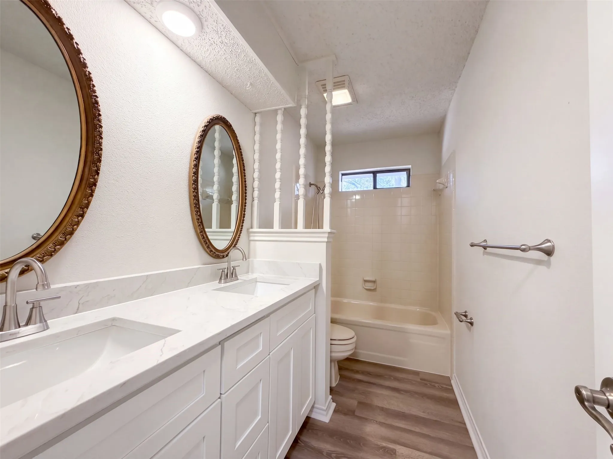 Single Family Residence For Sale in Tarrant County , 5126 Eagle Nest Drive, Arlington, Texas 76017, 3 Bedroom, 2 Bathroom, 2 Garage spaces, 1,669 Sqft, built in 1980, mls#21384842, Real Estate Agent in Arlington, Homes For Sale in Tarrant county, Homes For Sale in Arlington, Realtor in Arlington Texas, Real Estate Brokerage Independent Realty Texas, Luminita Cordes Realtor