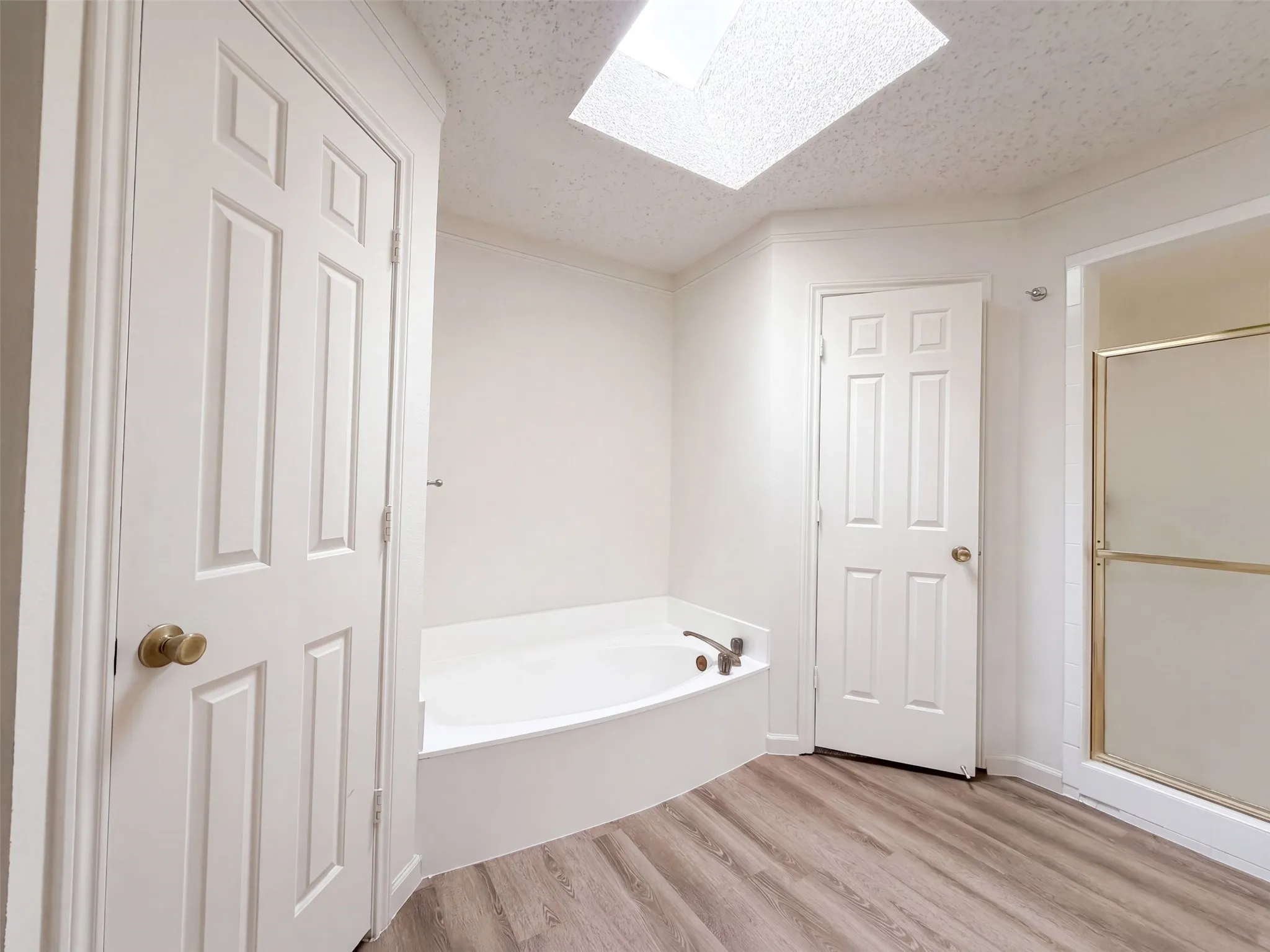 Single Family Residence For Sale in Tarrant County , 5126 Eagle Nest Drive, Arlington, Texas 76017, 3 Bedroom, 2 Bathroom, 2 Garage spaces, 1,669 Sqft, built in 1980, mls#21384842, Real Estate Agent in Arlington, Homes For Sale in Tarrant county, Homes For Sale in Arlington, Realtor in Arlington Texas, Real Estate Brokerage Independent Realty Texas, Luminita Cordes Realtor