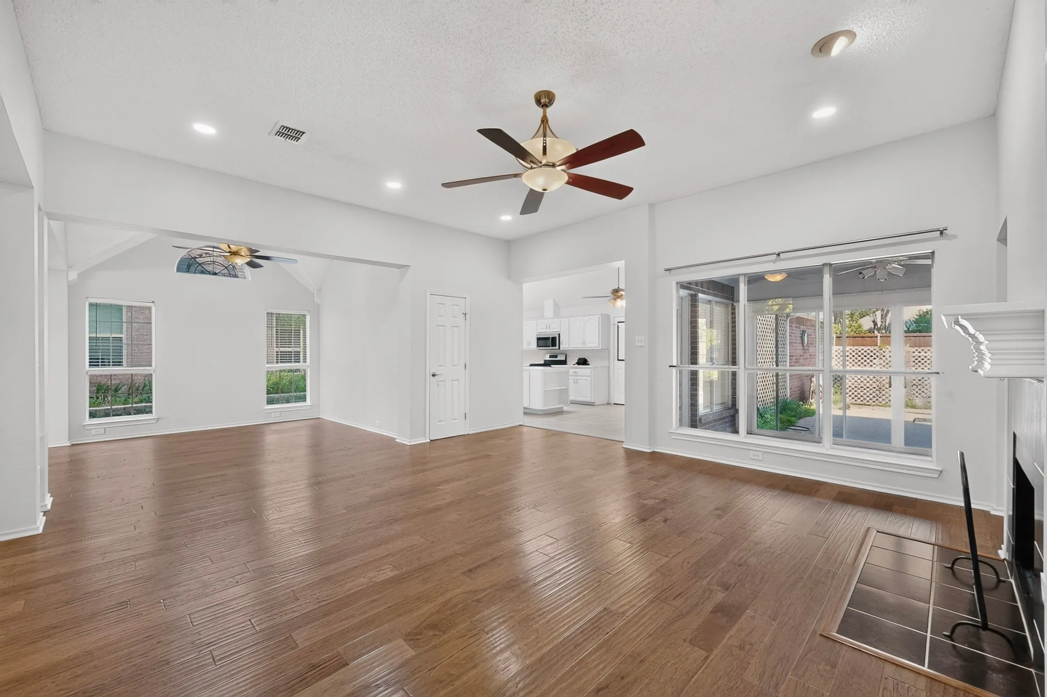 Single Family Residence For Rent in Collin County , 304 Belvedere Drive, Allen, Texas 75013, 4 Bedroom, 3 Bathroom, 2 Garage spaces, 2,293 Sqft, built in 1994, mls#21382093, Real Estate Agent in Allen, Homes For Rent in Collin county, Homes For Rent in Allen, Realtor in Allen Texas, Real Estate Brokerage Independent Realty Texas, Luminita Cordes Realtor