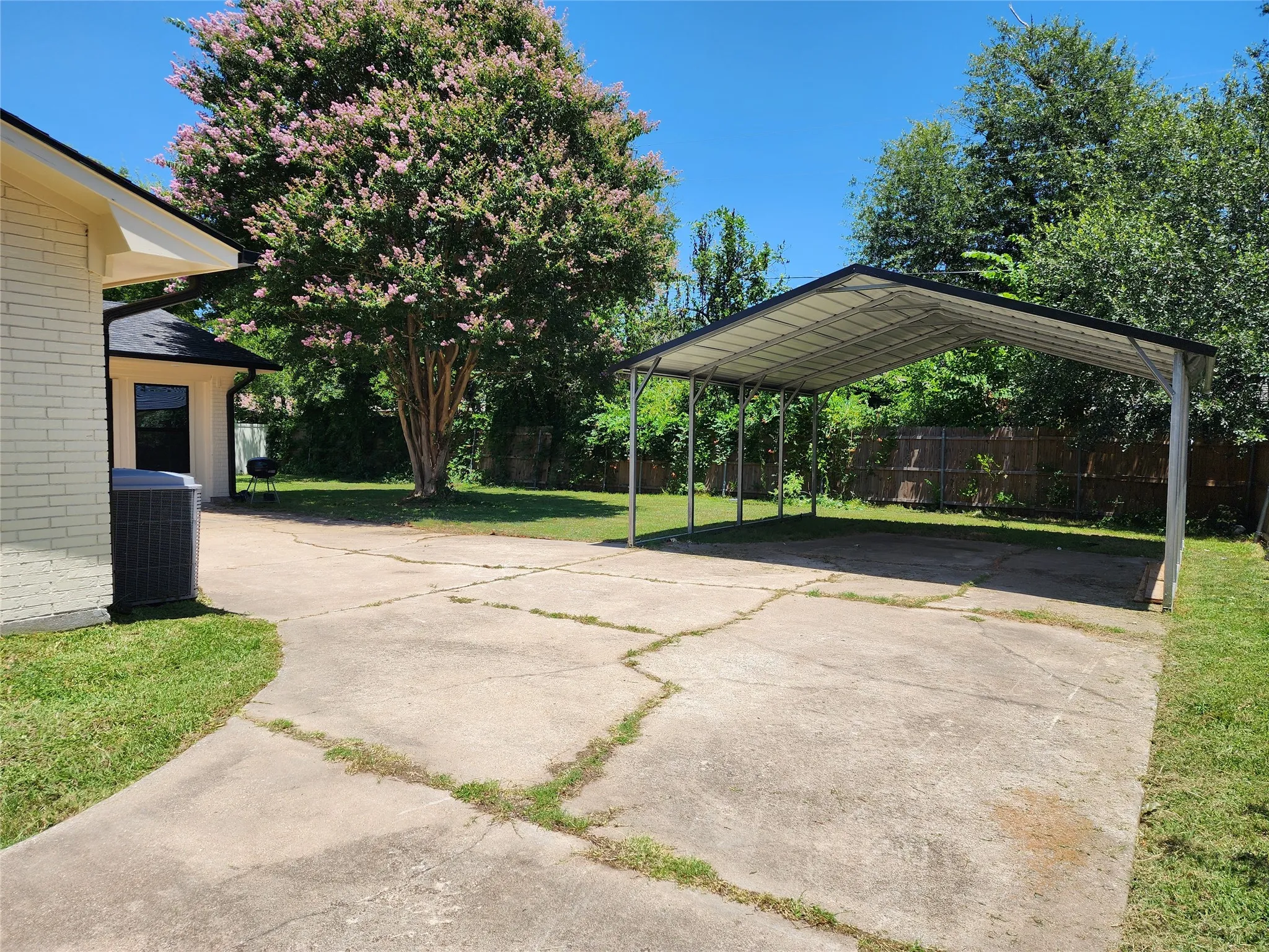 Single Family Residence For Rent in Hunt County , 2908 Washington Street, Commerce, Texas 75428, 3 Bedroom, 2 Bathroom, Garage spaces, 2,236 Sqft, built in 1972, mls#21384848, Real Estate Agent in Commerce, Homes For Rent in Hunt county, Homes For Rent in Commerce, Realtor in Commerce Texas, Real Estate Brokerage Independent Realty Texas, Luminita Cordes Realtor