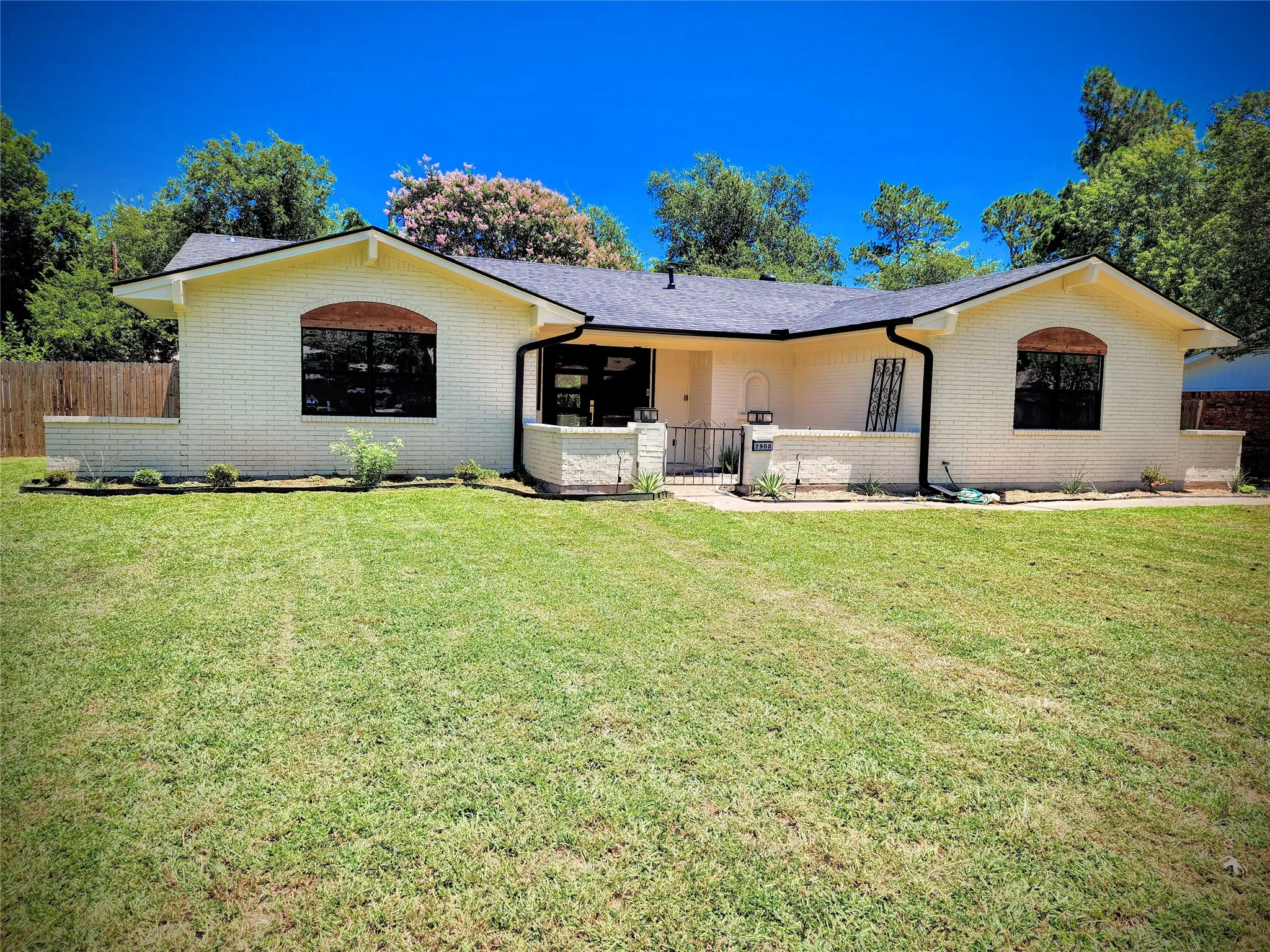 Single Family Residence For Rent in Hunt County , 2908 Washington Street, Commerce, Texas 75428, 3 Bedroom, 2 Bathroom, Garage spaces, 2,236 Sqft, built in 1972, mls#21384848, Real Estate Agent in Commerce, Homes For Rent in Hunt county, Homes For Rent in Commerce, Realtor in Commerce Texas, Real Estate Brokerage Independent Realty Texas, Luminita Cordes Realtor