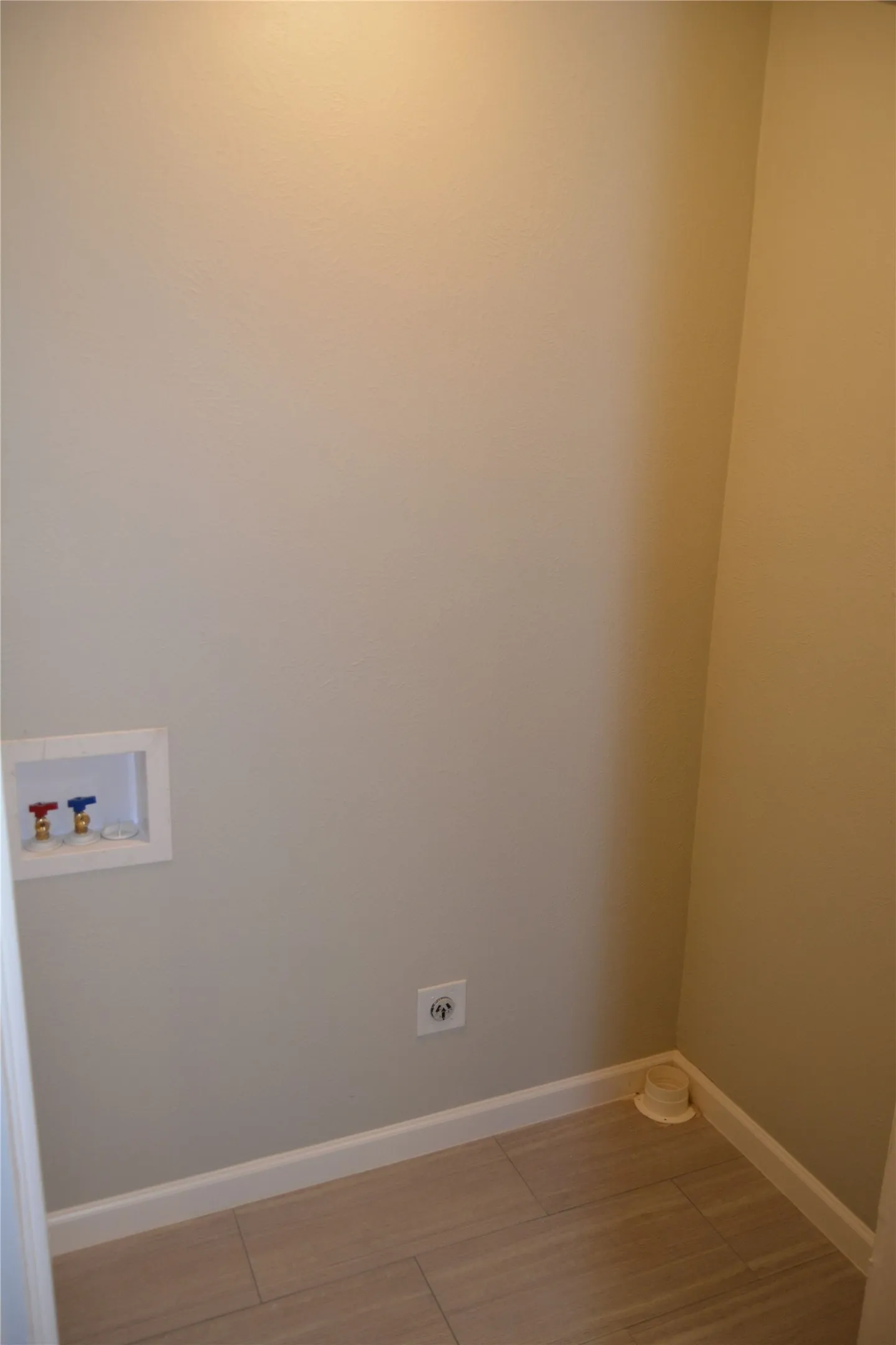 Single Family Residence For Rent in Tarrant County , 712 Cantey Avenue W, Fort Worth, Texas 76110, 1 Bedroom, 1 Bathroom, 1 Garage spaces, 756 Sqft, built in 1939, mls#21384850, Real Estate Agent in Fort Worth, Homes For Rent in Tarrant county, Homes For Rent in Fort Worth, Realtor in Fort Worth Texas, Real Estate Brokerage Independent Realty Texas, Luminita Cordes Realtor