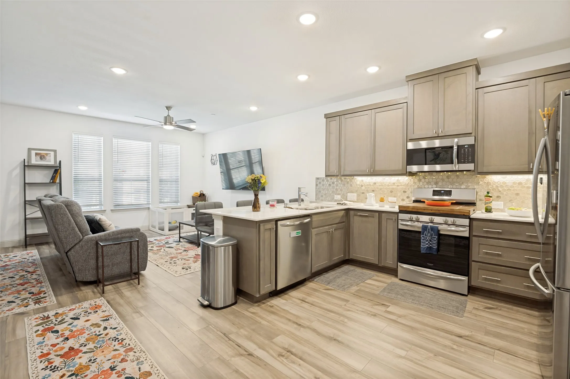 Townhouse For Sale in Collin County , 917 Utica Drive, Mc Kinney, Texas 75069, 3 Bedroom, 3 Bathroom, 2 Garage spaces, 1,694 Sqft, built in 2020, mls#21384853, Real Estate Agent in Mc Kinney, Homes For Sale in Collin county, Homes For Sale in Mc Kinney, Realtor in Mc Kinney Texas, Real Estate Brokerage Independent Realty Texas, Luminita Cordes Realtor