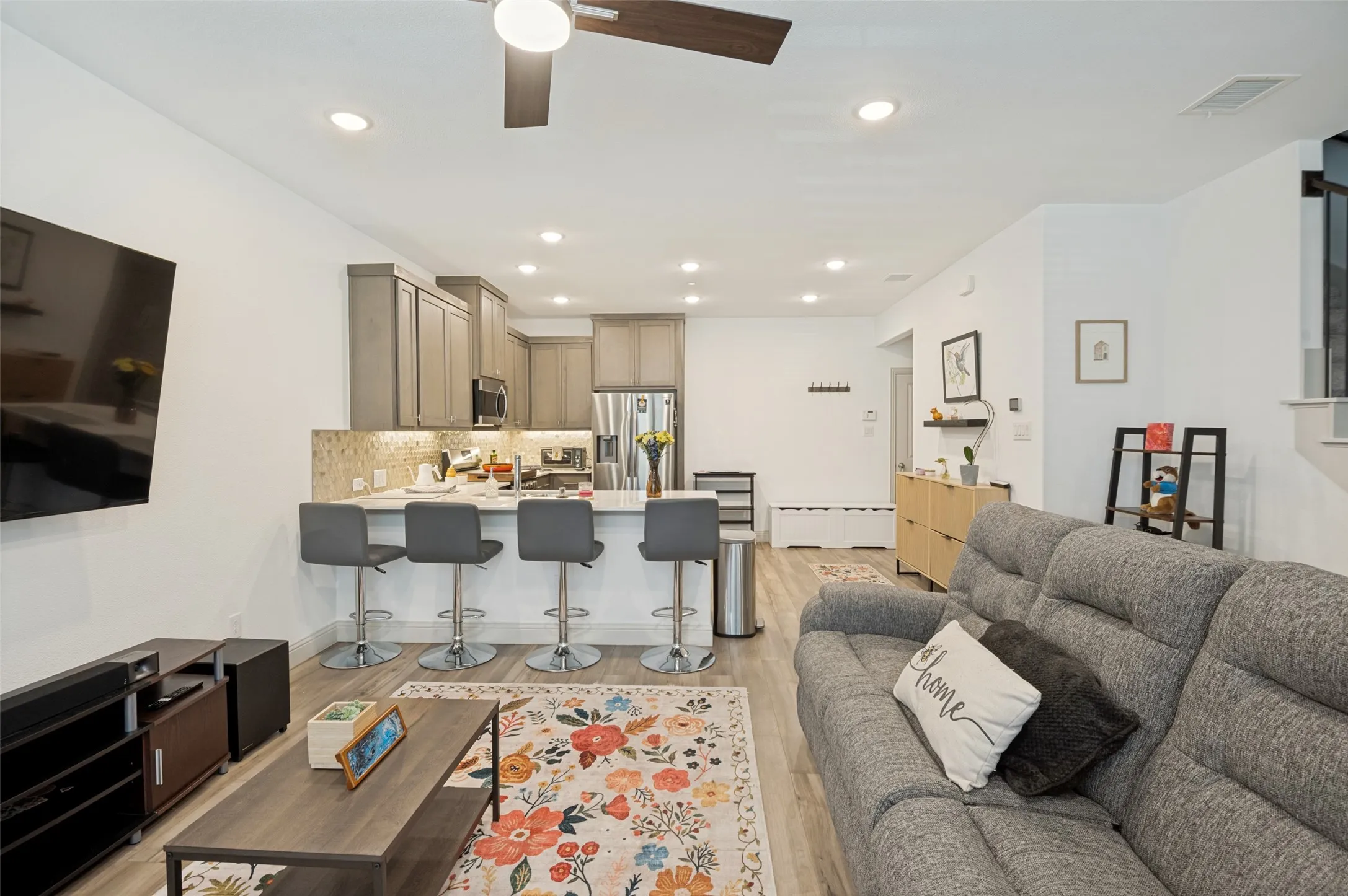 Townhouse For Sale in Collin County , 917 Utica Drive, Mc Kinney, Texas 75069, 3 Bedroom, 3 Bathroom, 2 Garage spaces, 1,694 Sqft, built in 2020, mls#21384853, Real Estate Agent in Mc Kinney, Homes For Sale in Collin county, Homes For Sale in Mc Kinney, Realtor in Mc Kinney Texas, Real Estate Brokerage Independent Realty Texas, Luminita Cordes Realtor