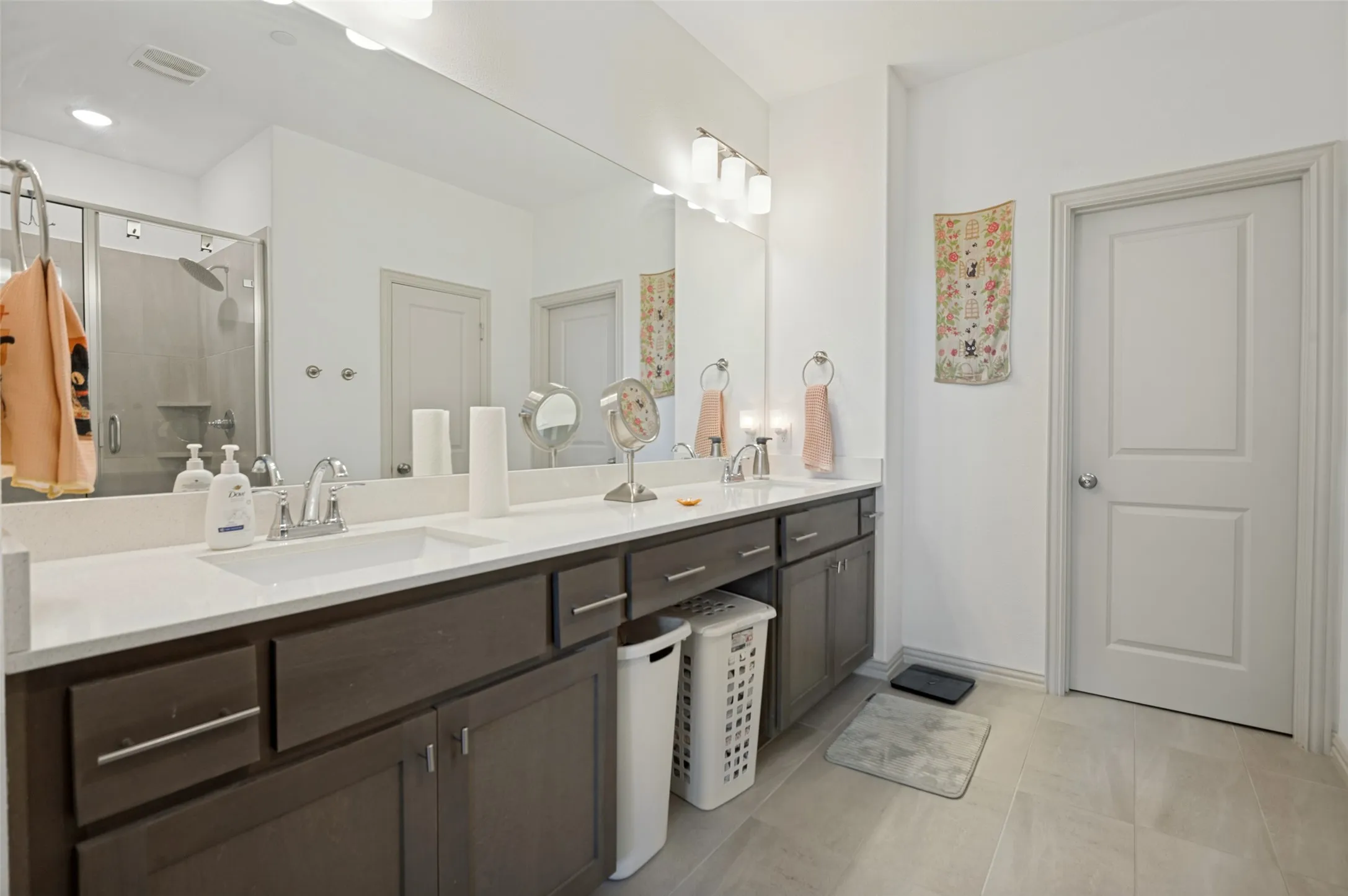 Townhouse For Sale in Collin County , 917 Utica Drive, Mc Kinney, Texas 75069, 3 Bedroom, 3 Bathroom, 2 Garage spaces, 1,694 Sqft, built in 2020, mls#21384853, Real Estate Agent in Mc Kinney, Homes For Sale in Collin county, Homes For Sale in Mc Kinney, Realtor in Mc Kinney Texas, Real Estate Brokerage Independent Realty Texas, Luminita Cordes Realtor