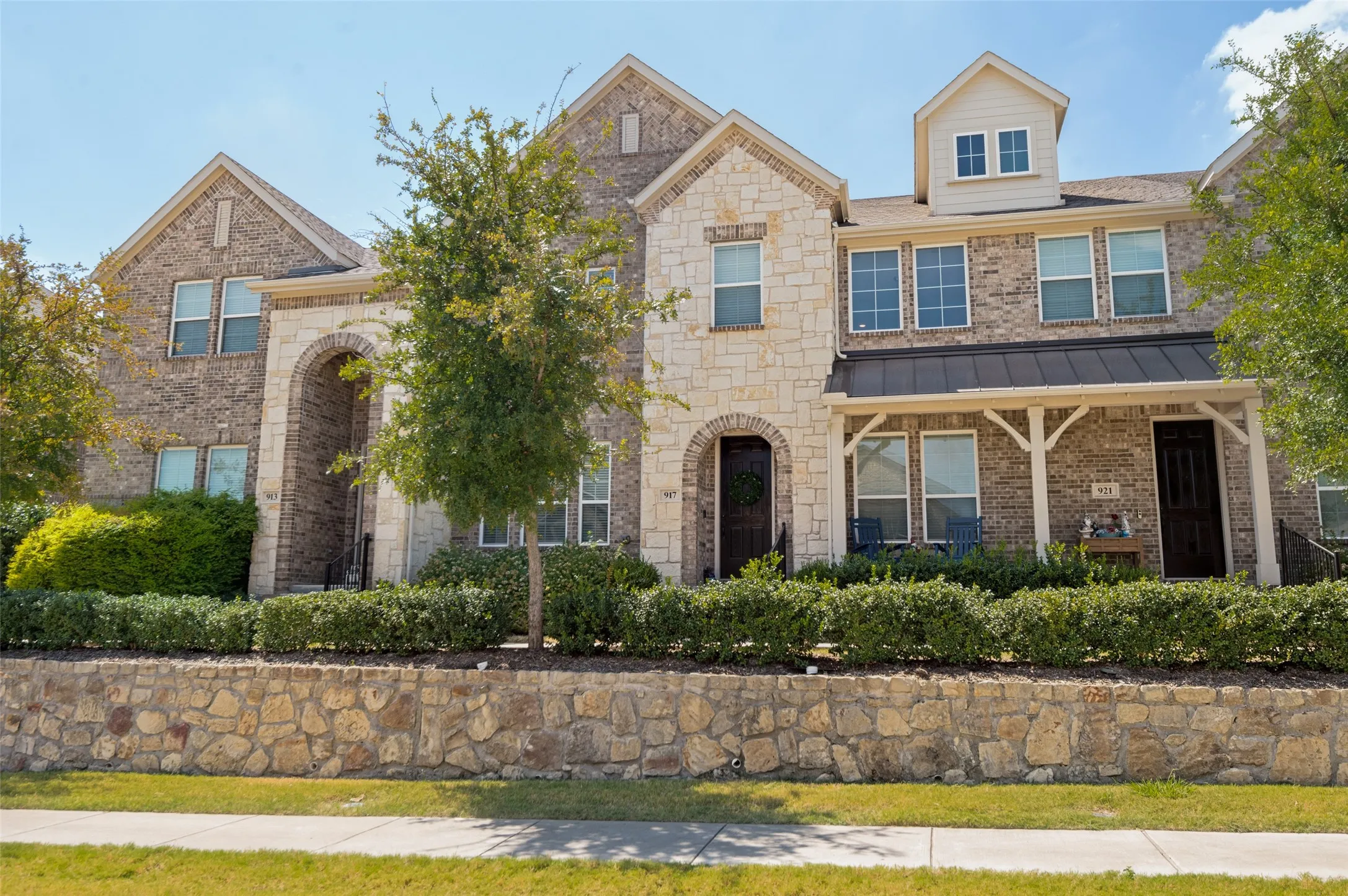 Townhouse For Sale in Collin County , 917 Utica Drive, Mc Kinney, Texas 75069, 3 Bedroom, 3 Bathroom, 2 Garage spaces, 1,694 Sqft, built in 2020, mls#21384853, Real Estate Agent in Mc Kinney, Homes For Sale in Collin county, Homes For Sale in Mc Kinney, Realtor in Mc Kinney Texas, Real Estate Brokerage Independent Realty Texas, Luminita Cordes Realtor