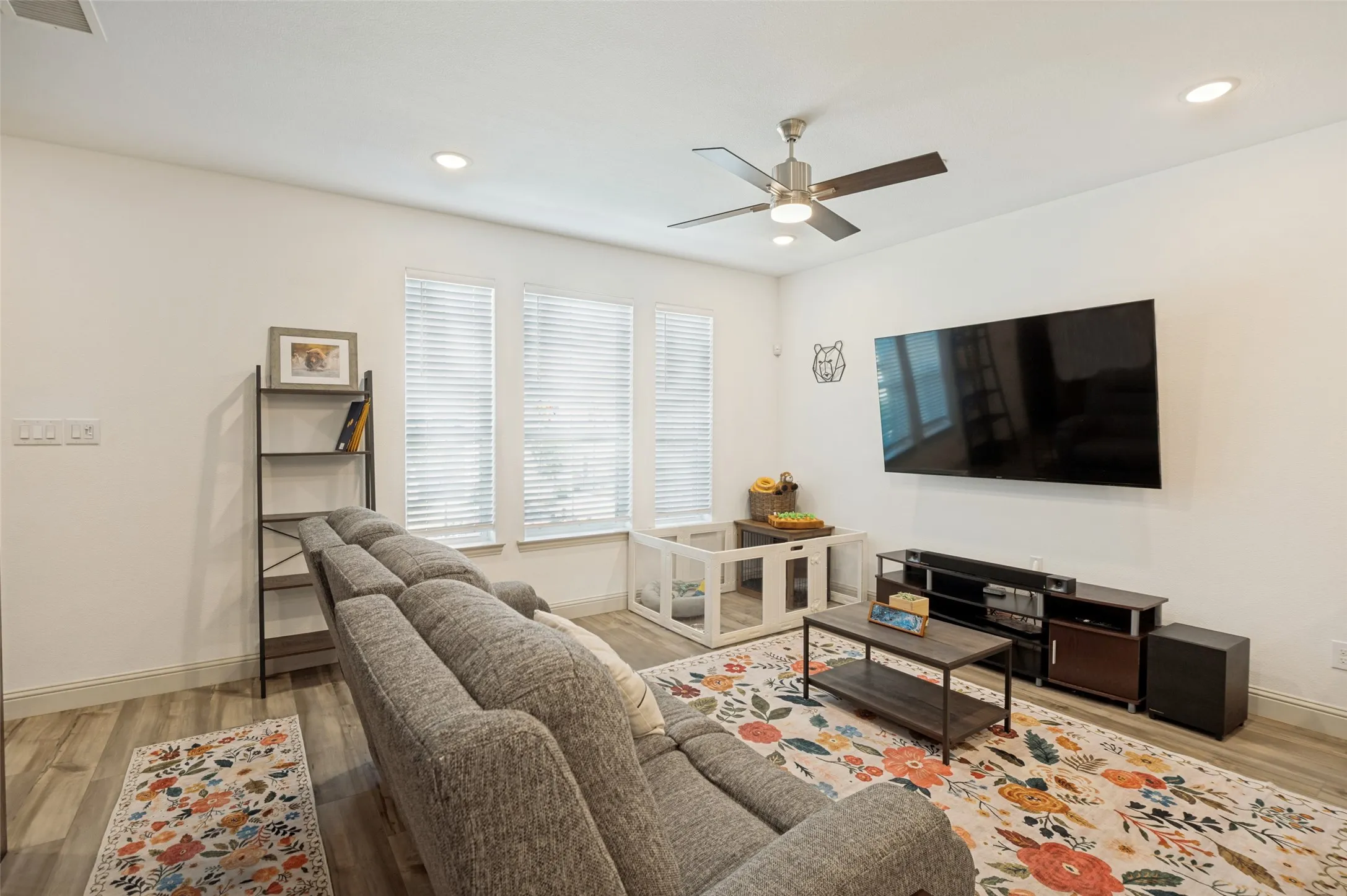Townhouse For Sale in Collin County , 917 Utica Drive, Mc Kinney, Texas 75069, 3 Bedroom, 3 Bathroom, 2 Garage spaces, 1,694 Sqft, built in 2020, mls#21384853, Real Estate Agent in Mc Kinney, Homes For Sale in Collin county, Homes For Sale in Mc Kinney, Realtor in Mc Kinney Texas, Real Estate Brokerage Independent Realty Texas, Luminita Cordes Realtor