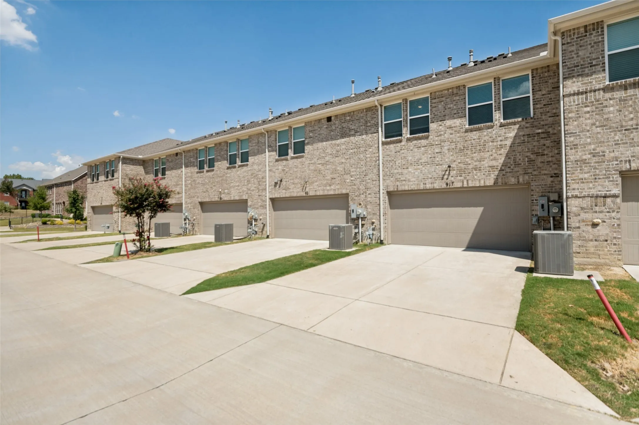 Townhouse For Sale in Collin County , 917 Utica Drive, Mc Kinney, Texas 75069, 3 Bedroom, 3 Bathroom, 2 Garage spaces, 1,694 Sqft, built in 2020, mls#21384853, Real Estate Agent in Mc Kinney, Homes For Sale in Collin county, Homes For Sale in Mc Kinney, Realtor in Mc Kinney Texas, Real Estate Brokerage Independent Realty Texas, Luminita Cordes Realtor