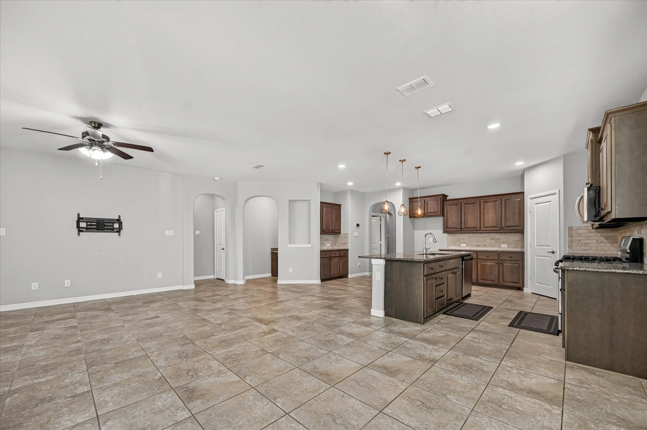 Single Family Residence For Sale in Denton County , 2508 Clay Creek Lane, Fort Worth, Texas 76177, 3 Bedroom, 2 Bathroom, 2 Garage spaces, 2,031 Sqft, built in 2019, mls#21384834, Real Estate Agent in Fort Worth, Homes For Sale in Denton county, Homes For Sale in Fort Worth, Realtor in Fort Worth Texas, Real Estate Brokerage Independent Realty Texas, Luminita Cordes Realtor