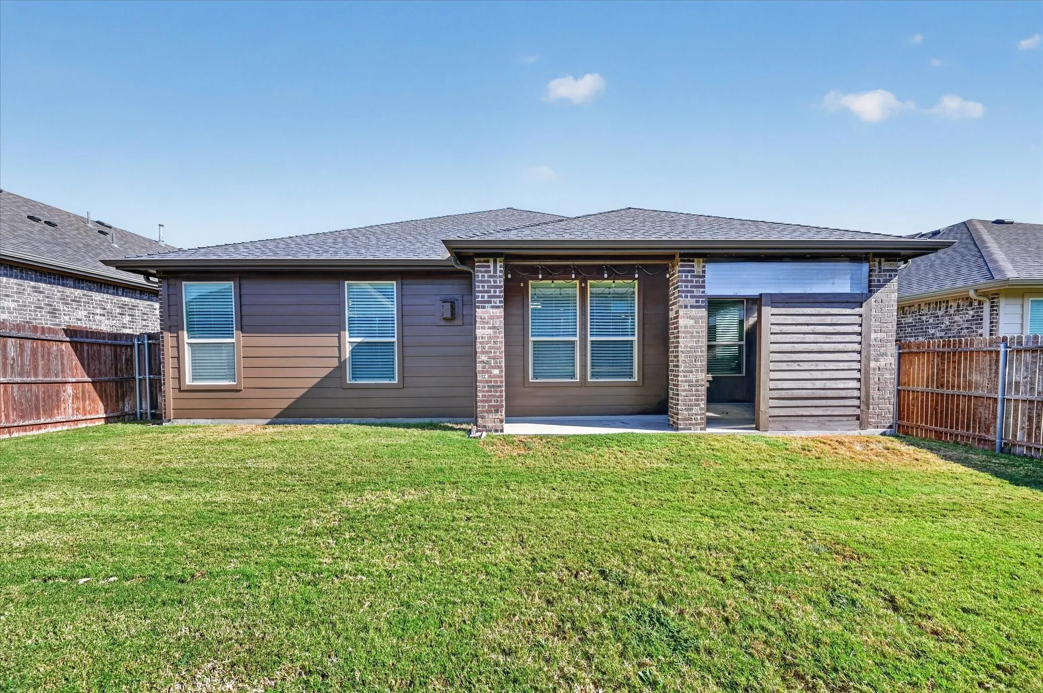 Single Family Residence For Sale in Denton County , 2508 Clay Creek Lane, Fort Worth, Texas 76177, 3 Bedroom, 2 Bathroom, 2 Garage spaces, 2,031 Sqft, built in 2019, mls#21384834, Real Estate Agent in Fort Worth, Homes For Sale in Denton county, Homes For Sale in Fort Worth, Realtor in Fort Worth Texas, Real Estate Brokerage Independent Realty Texas, Luminita Cordes Realtor