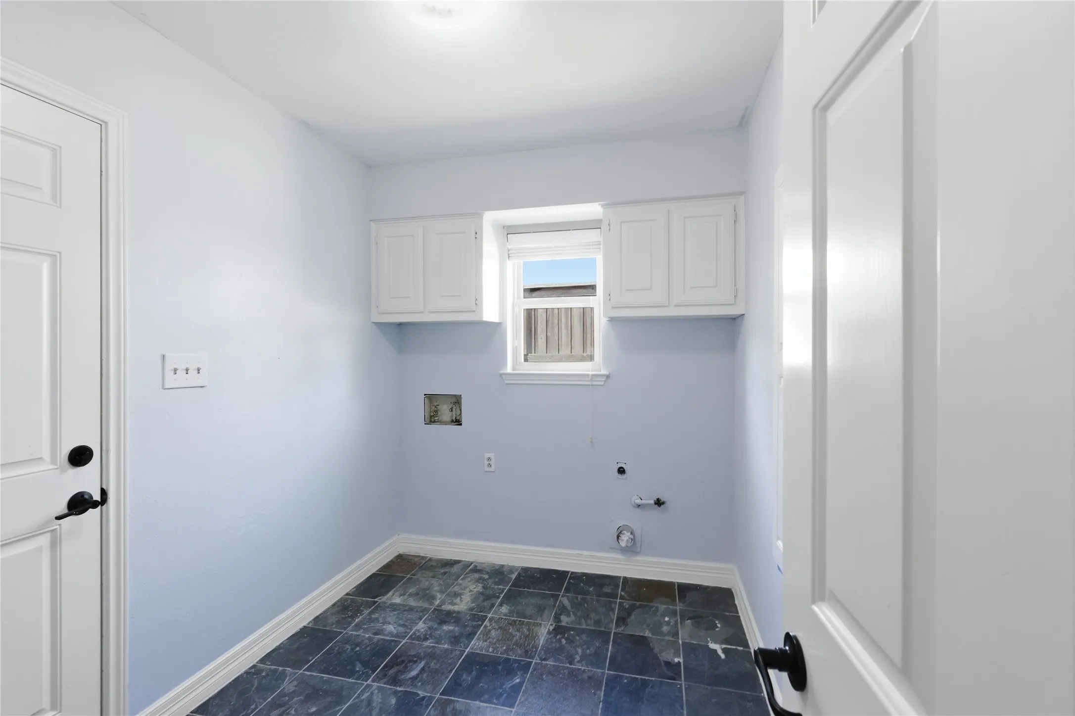 Single Family Residence For Sale in Denton County , 2312 Stone Glen Lane, Carrollton, Texas 75007, 4 Bedroom, 2 Bathroom, 2 Garage spaces, 2,326 Sqft, built in 1983, mls#21374474, Real Estate Agent in Carrollton, Homes For Sale in Denton county, Homes For Sale in Carrollton, Realtor in Carrollton Texas, Real Estate Brokerage Independent Realty Texas, Luminita Cordes Realtor