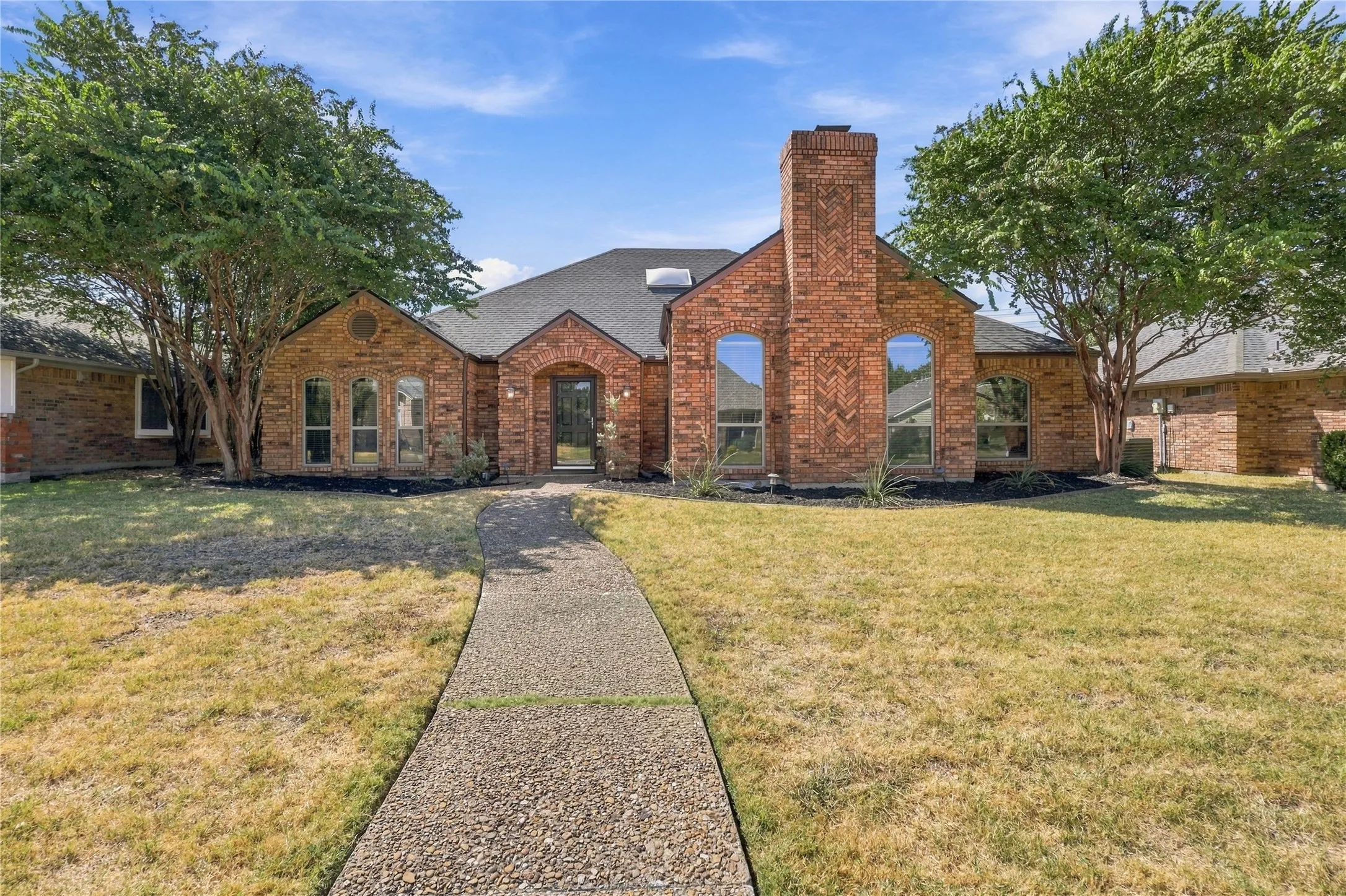 Single Family Residence For Sale in Denton County , 2312 Stone Glen Lane, Carrollton, Texas 75007, 4 Bedroom, 2 Bathroom, 2 Garage spaces, 2,326 Sqft, built in 1983, mls#21374474, Real Estate Agent in Carrollton, Homes For Sale in Denton county, Homes For Sale in Carrollton, Realtor in Carrollton Texas, Real Estate Brokerage Independent Realty Texas, Luminita Cordes Realtor