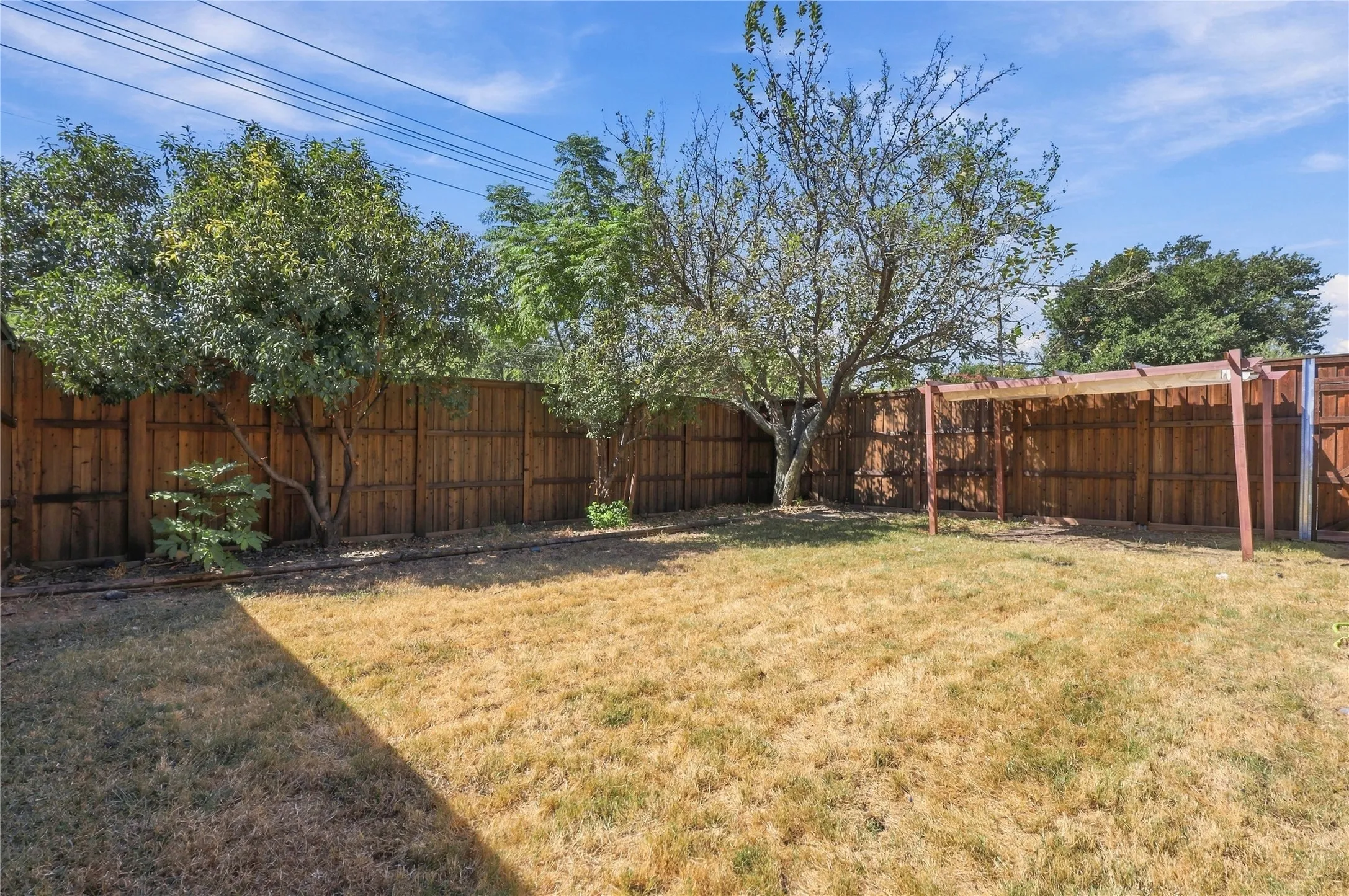 Single Family Residence For Sale in Denton County , 2312 Stone Glen Lane, Carrollton, Texas 75007, 4 Bedroom, 2 Bathroom, 2 Garage spaces, 2,326 Sqft, built in 1983, mls#21374474, Real Estate Agent in Carrollton, Homes For Sale in Denton county, Homes For Sale in Carrollton, Realtor in Carrollton Texas, Real Estate Brokerage Independent Realty Texas, Luminita Cordes Realtor