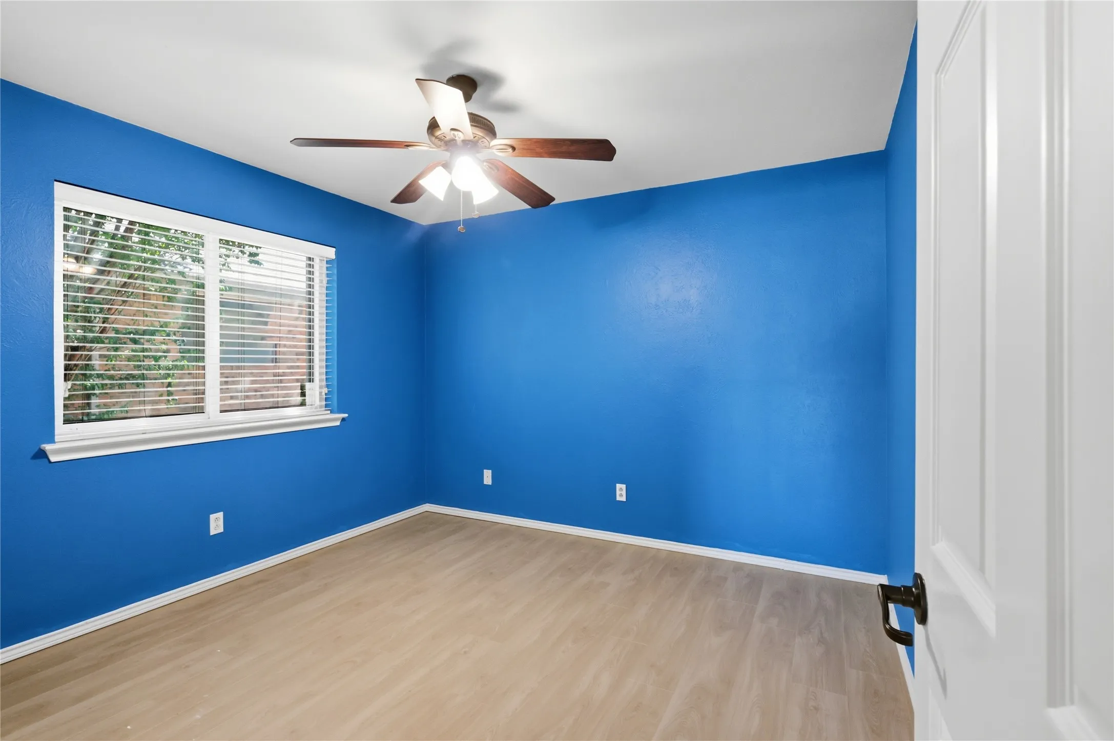 Single Family Residence For Sale in Denton County , 2312 Stone Glen Lane, Carrollton, Texas 75007, 4 Bedroom, 2 Bathroom, 2 Garage spaces, 2,326 Sqft, built in 1983, mls#21374474, Real Estate Agent in Carrollton, Homes For Sale in Denton county, Homes For Sale in Carrollton, Realtor in Carrollton Texas, Real Estate Brokerage Independent Realty Texas, Luminita Cordes Realtor