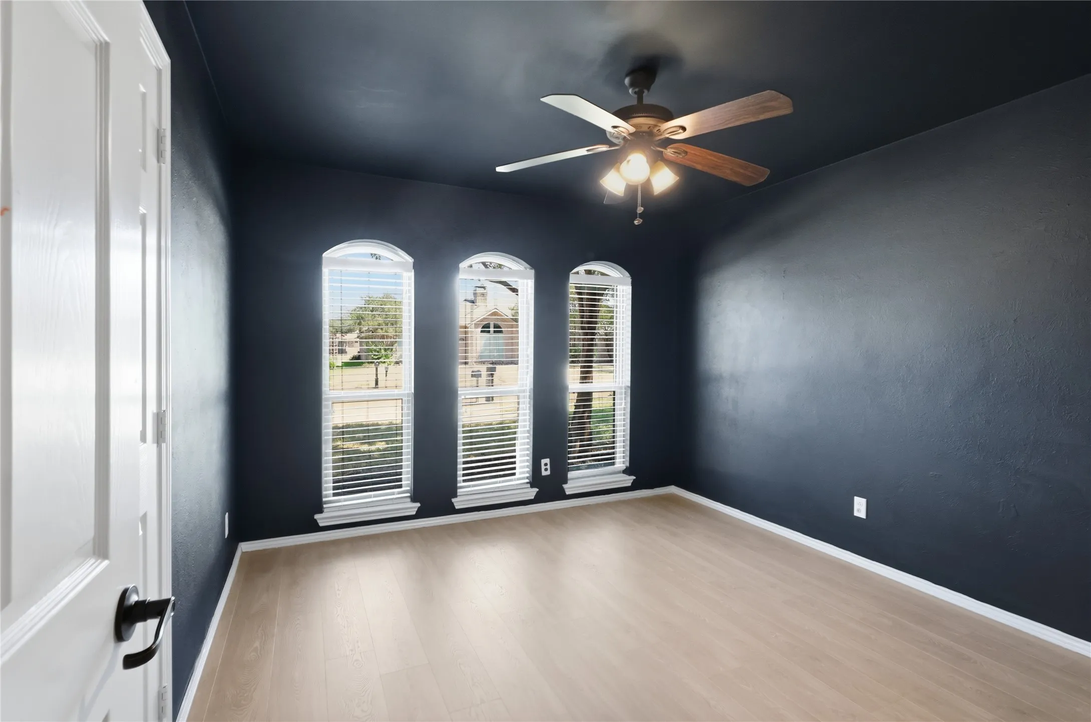 Single Family Residence For Sale in Denton County , 2312 Stone Glen Lane, Carrollton, Texas 75007, 4 Bedroom, 2 Bathroom, 2 Garage spaces, 2,326 Sqft, built in 1983, mls#21374474, Real Estate Agent in Carrollton, Homes For Sale in Denton county, Homes For Sale in Carrollton, Realtor in Carrollton Texas, Real Estate Brokerage Independent Realty Texas, Luminita Cordes Realtor