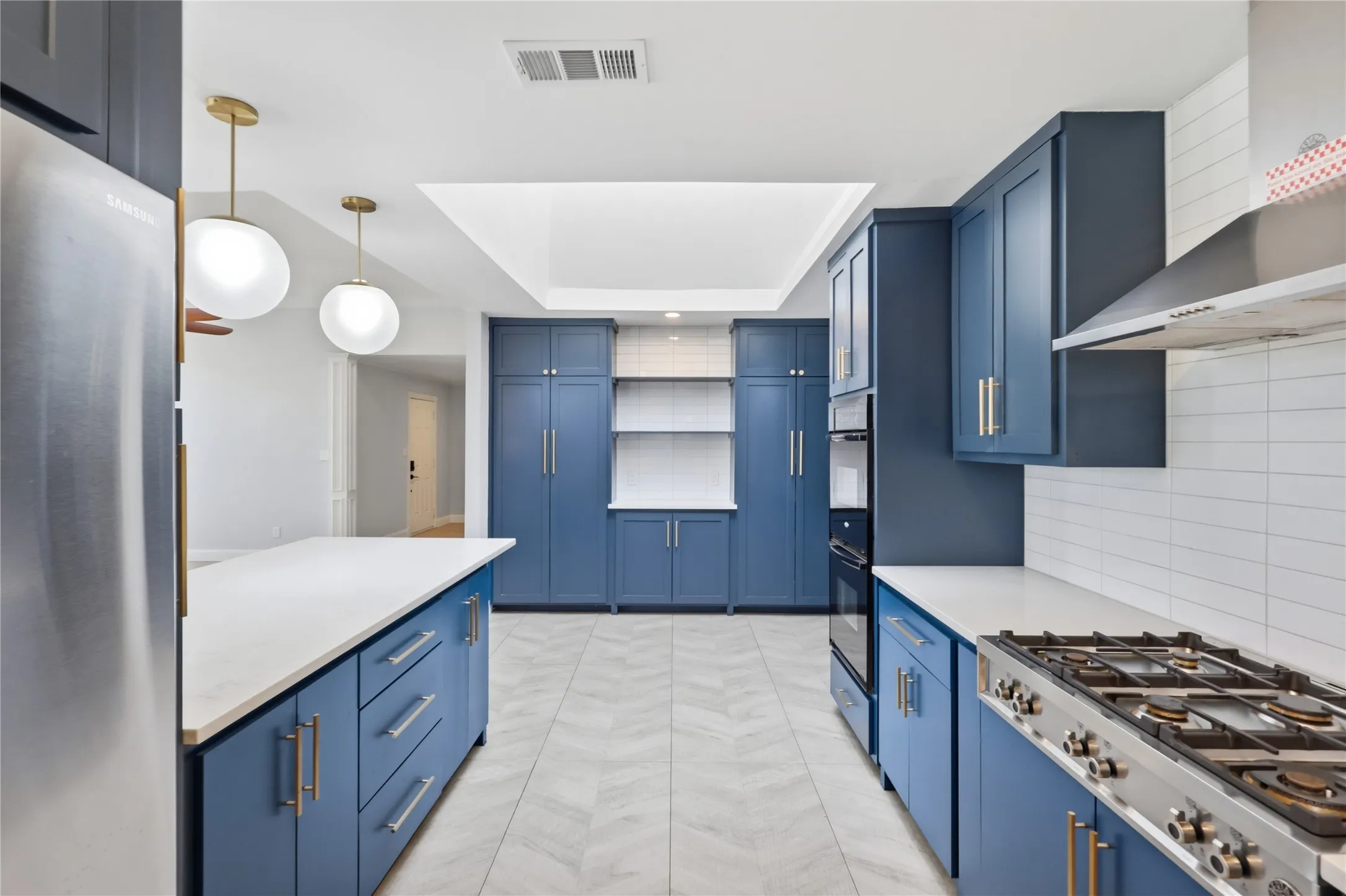 Single Family Residence For Sale in Denton County , 2312 Stone Glen Lane, Carrollton, Texas 75007, 4 Bedroom, 2 Bathroom, 2 Garage spaces, 2,326 Sqft, built in 1983, mls#21374474, Real Estate Agent in Carrollton, Homes For Sale in Denton county, Homes For Sale in Carrollton, Realtor in Carrollton Texas, Real Estate Brokerage Independent Realty Texas, Luminita Cordes Realtor