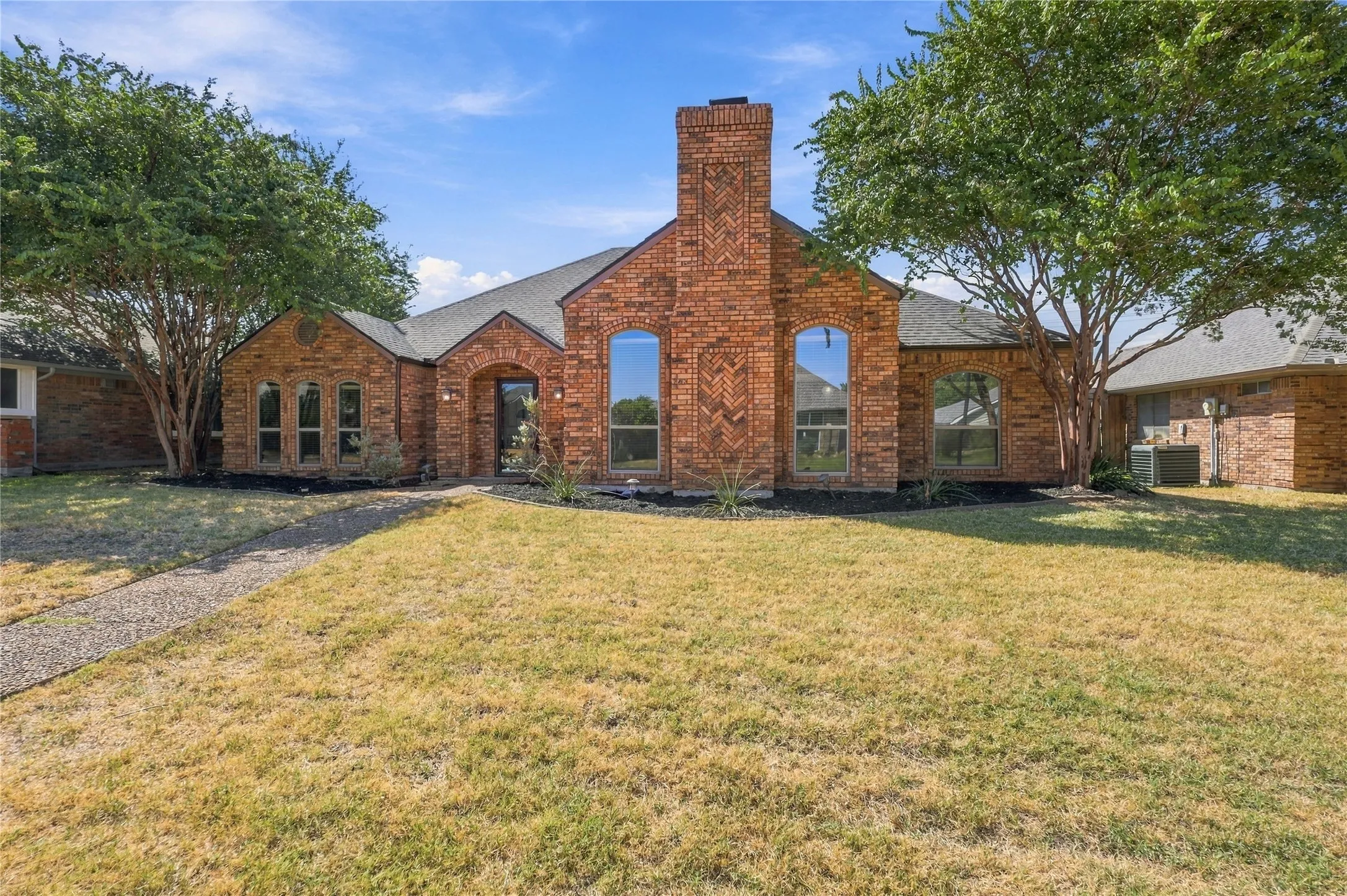 Single Family Residence For Sale in Denton County , 2312 Stone Glen Lane, Carrollton, Texas 75007, 4 Bedroom, 2 Bathroom, 2 Garage spaces, 2,326 Sqft, built in 1983, mls#21374474, Real Estate Agent in Carrollton, Homes For Sale in Denton county, Homes For Sale in Carrollton, Realtor in Carrollton Texas, Real Estate Brokerage Independent Realty Texas, Luminita Cordes Realtor