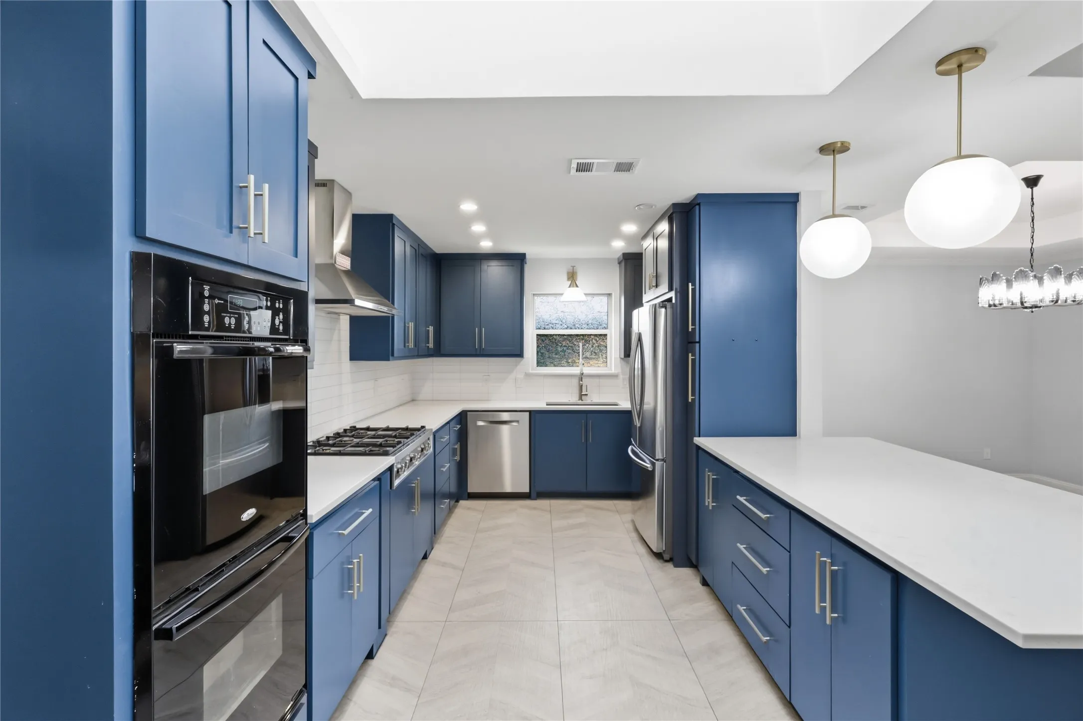 Single Family Residence For Sale in Denton County , 2312 Stone Glen Lane, Carrollton, Texas 75007, 4 Bedroom, 2 Bathroom, 2 Garage spaces, 2,326 Sqft, built in 1983, mls#21374474, Real Estate Agent in Carrollton, Homes For Sale in Denton county, Homes For Sale in Carrollton, Realtor in Carrollton Texas, Real Estate Brokerage Independent Realty Texas, Luminita Cordes Realtor
