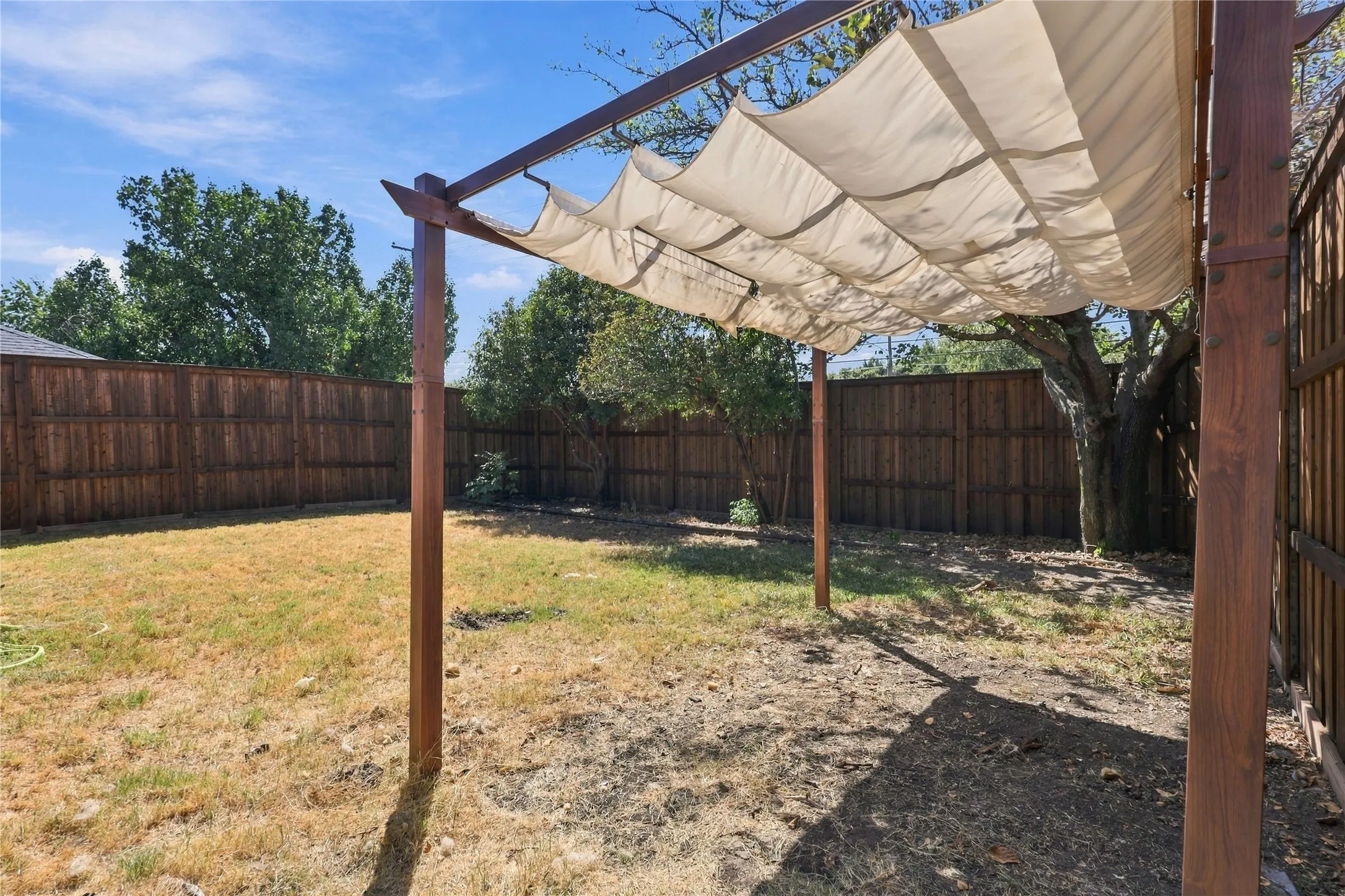 Single Family Residence For Sale in Denton County , 2312 Stone Glen Lane, Carrollton, Texas 75007, 4 Bedroom, 2 Bathroom, 2 Garage spaces, 2,326 Sqft, built in 1983, mls#21374474, Real Estate Agent in Carrollton, Homes For Sale in Denton county, Homes For Sale in Carrollton, Realtor in Carrollton Texas, Real Estate Brokerage Independent Realty Texas, Luminita Cordes Realtor