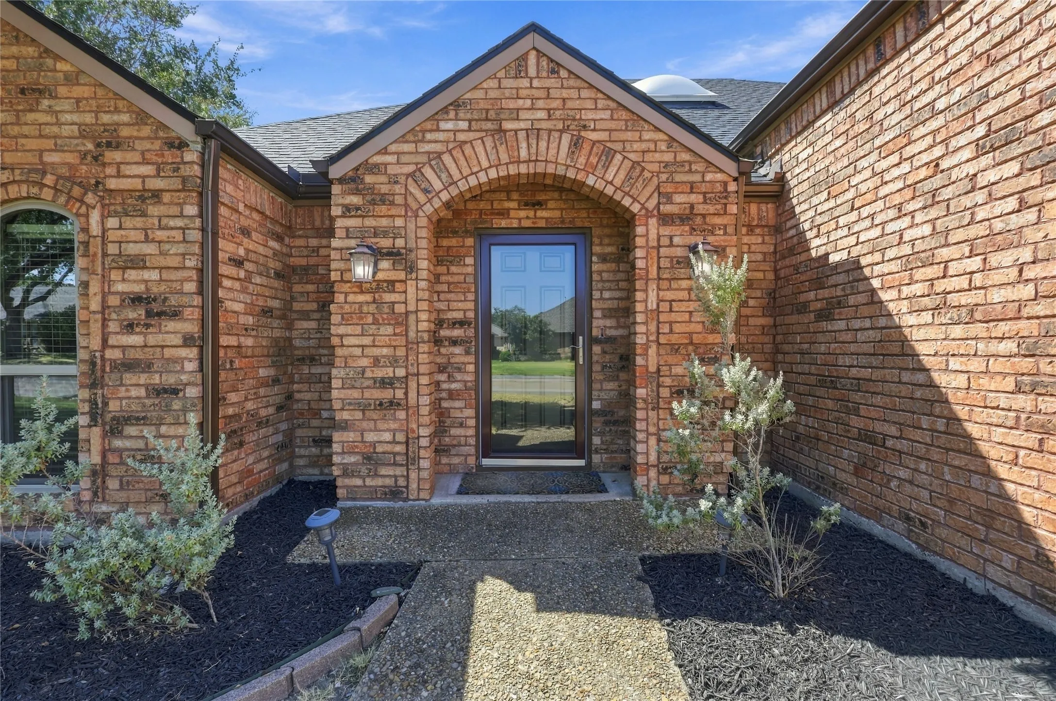 Single Family Residence For Sale in Denton County , 2312 Stone Glen Lane, Carrollton, Texas 75007, 4 Bedroom, 2 Bathroom, 2 Garage spaces, 2,326 Sqft, built in 1983, mls#21374474, Real Estate Agent in Carrollton, Homes For Sale in Denton county, Homes For Sale in Carrollton, Realtor in Carrollton Texas, Real Estate Brokerage Independent Realty Texas, Luminita Cordes Realtor